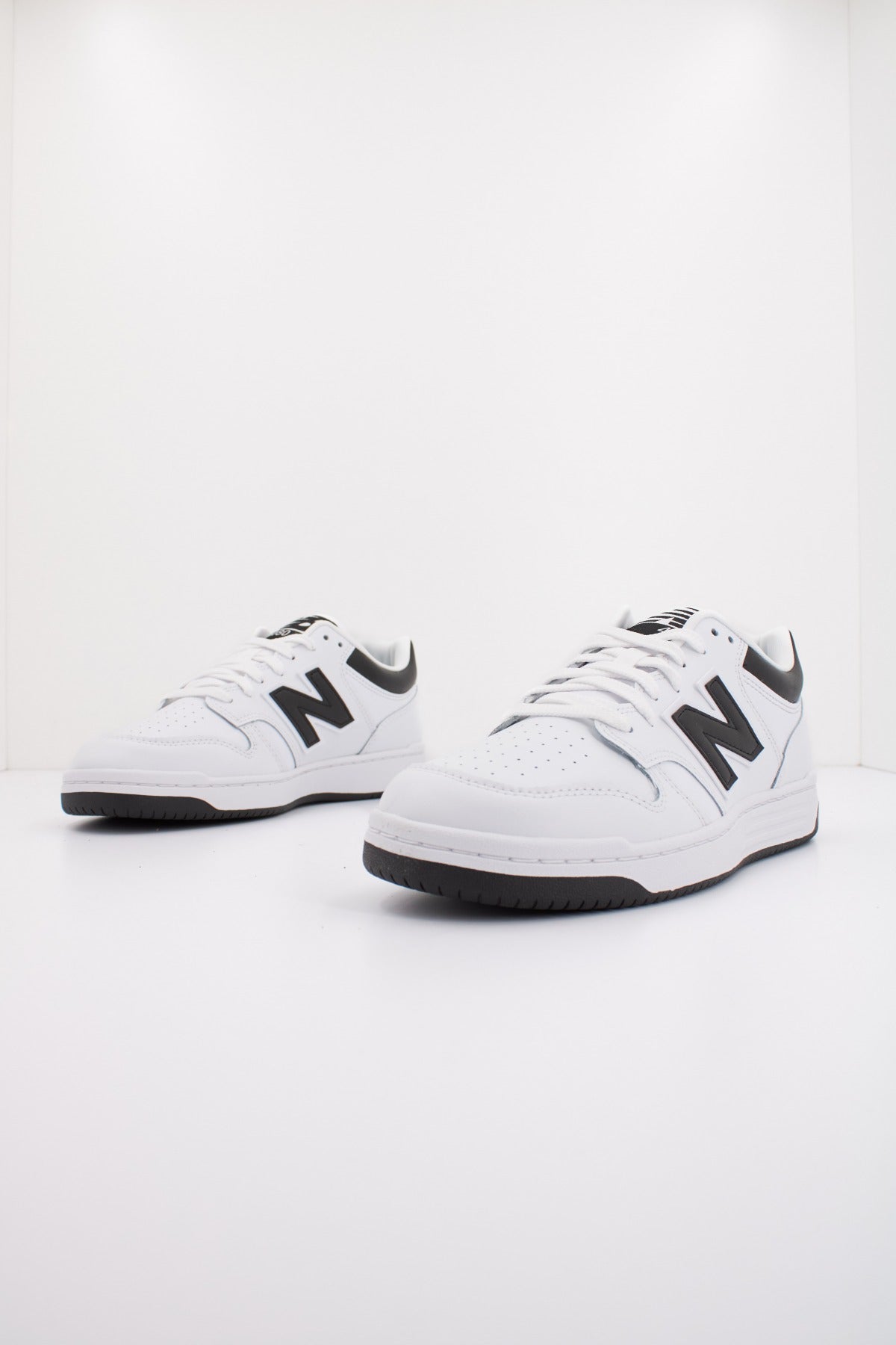 NEW BALANCE BB LBK en color BLANCO  (2)