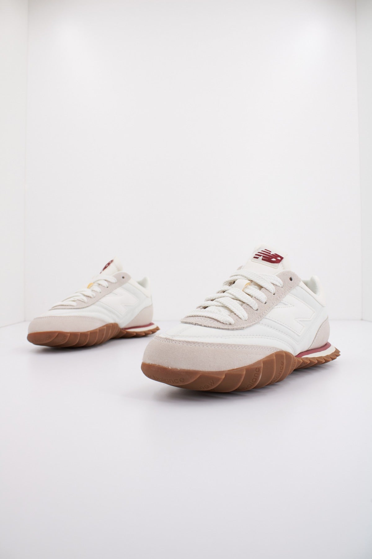 NEW BALANCE URC AC en color BLANCO  (2)