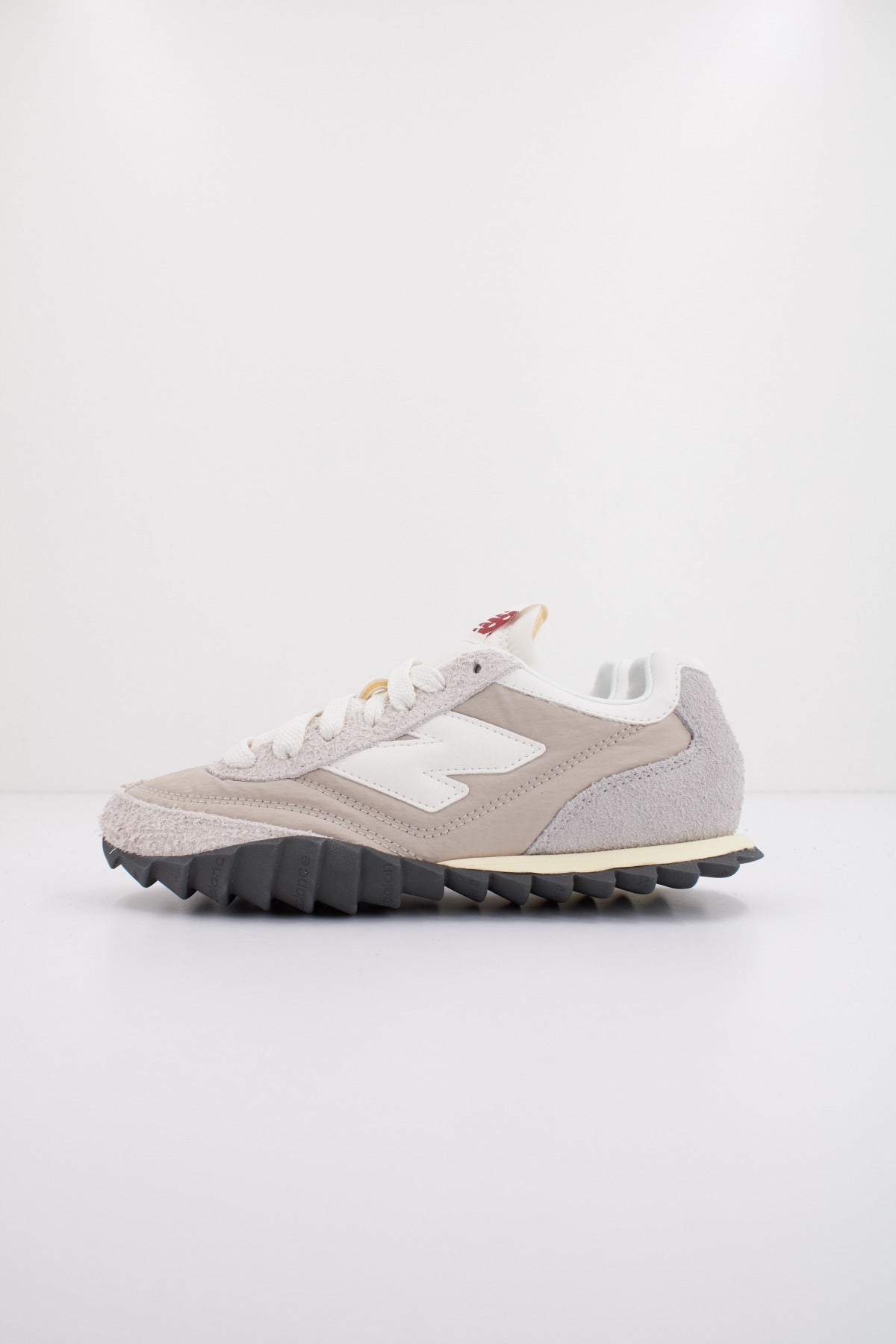 NEW BALANCE URC EC  en color BEIS  (1)