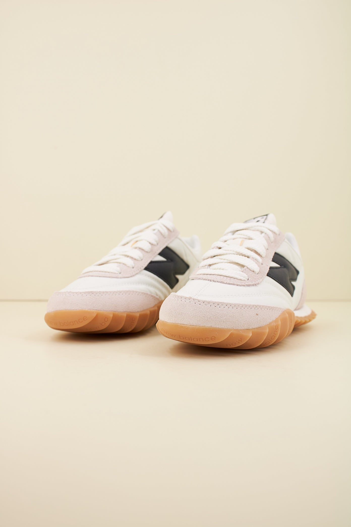 NEW BALANCE URC FB en color BLANCO  (2)