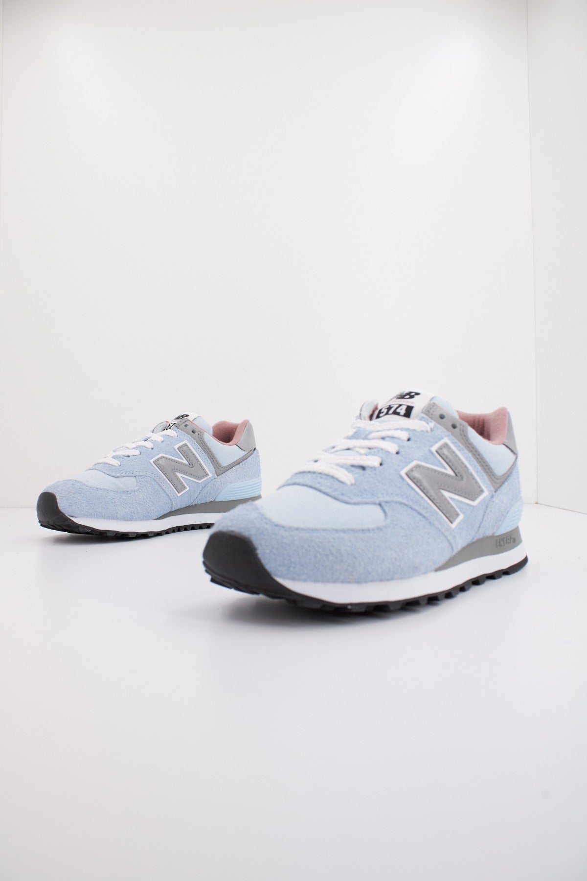 NEW BALANCE U TGG  en color AZUL  (2)