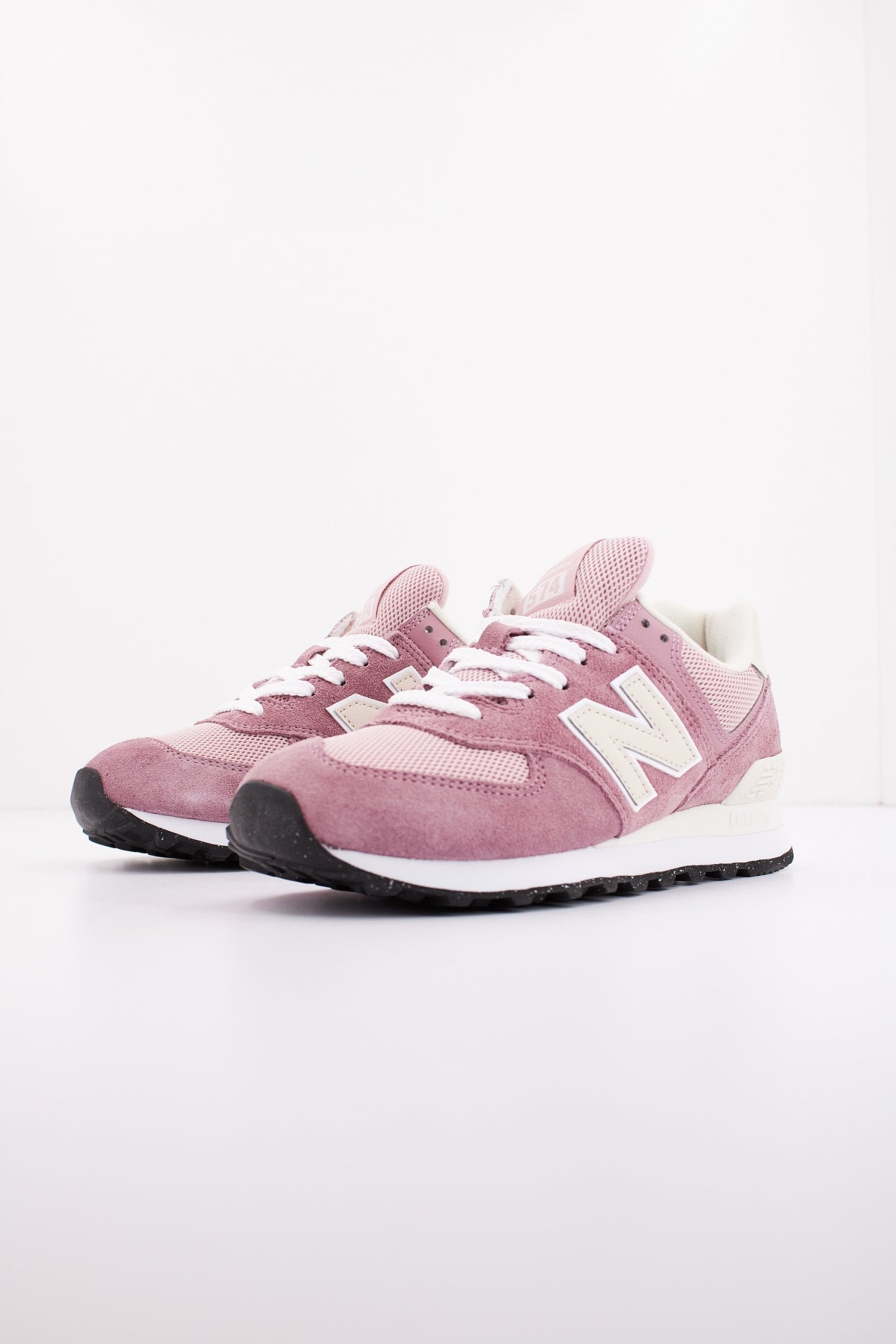 NEW BALANCE U BWE en color ROSA  (2)