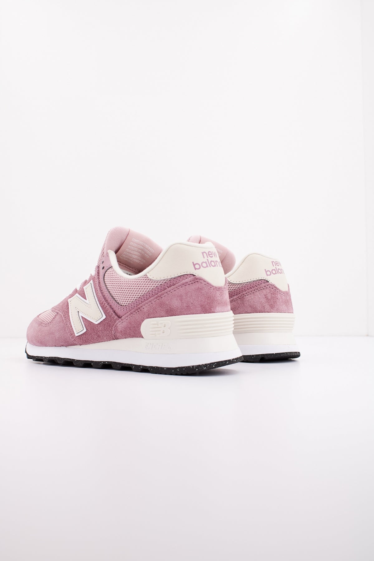 NEW BALANCE U BWE en color ROSA  (3)