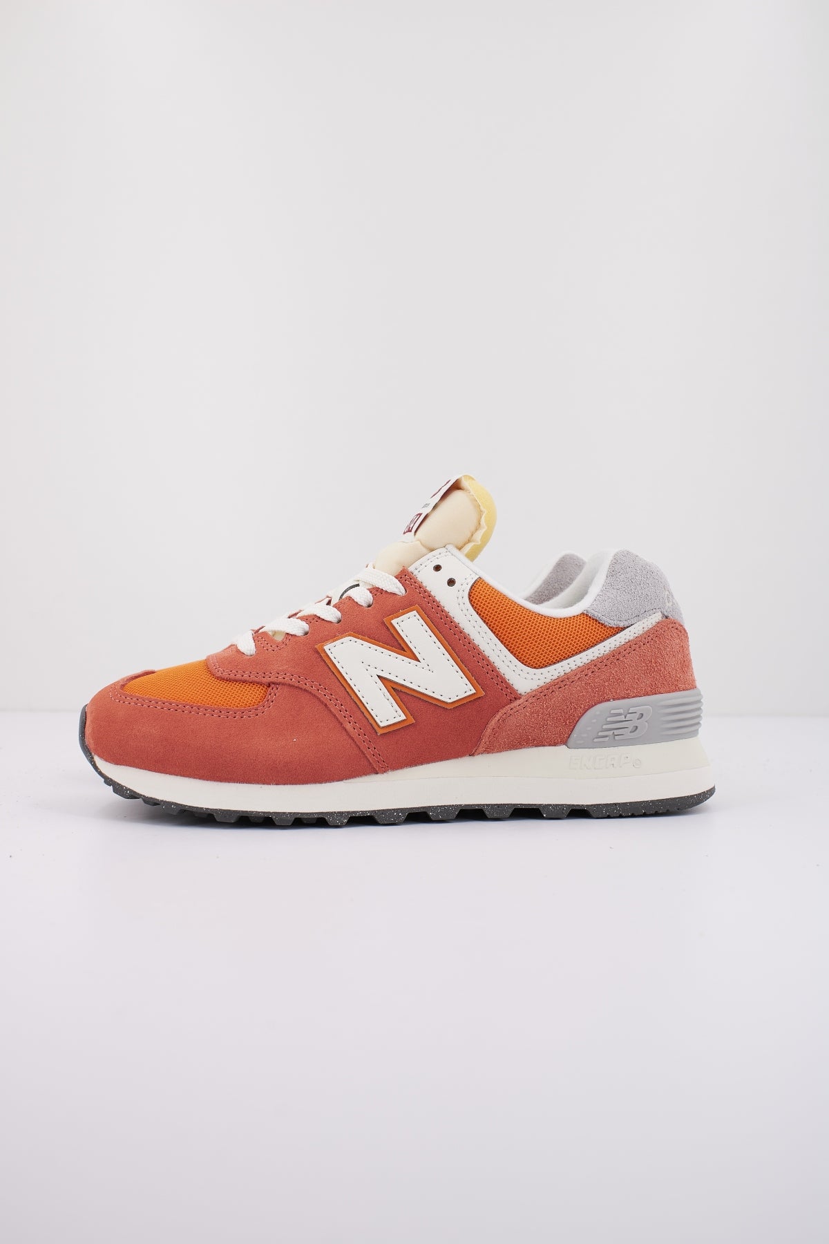 NEW BALANCE U RCB en color NARANJA  (1)