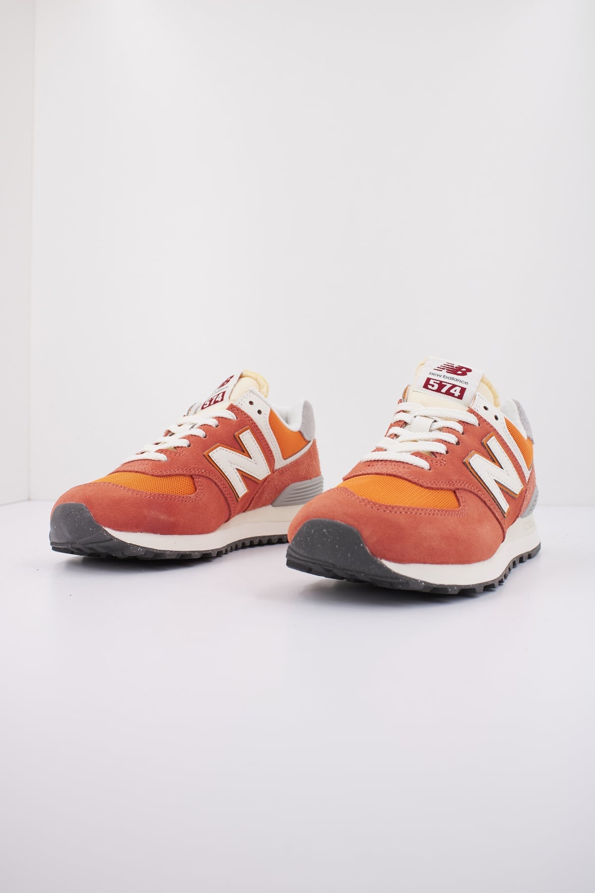 NEW BALANCE U RCB en color NARANJA  (2)