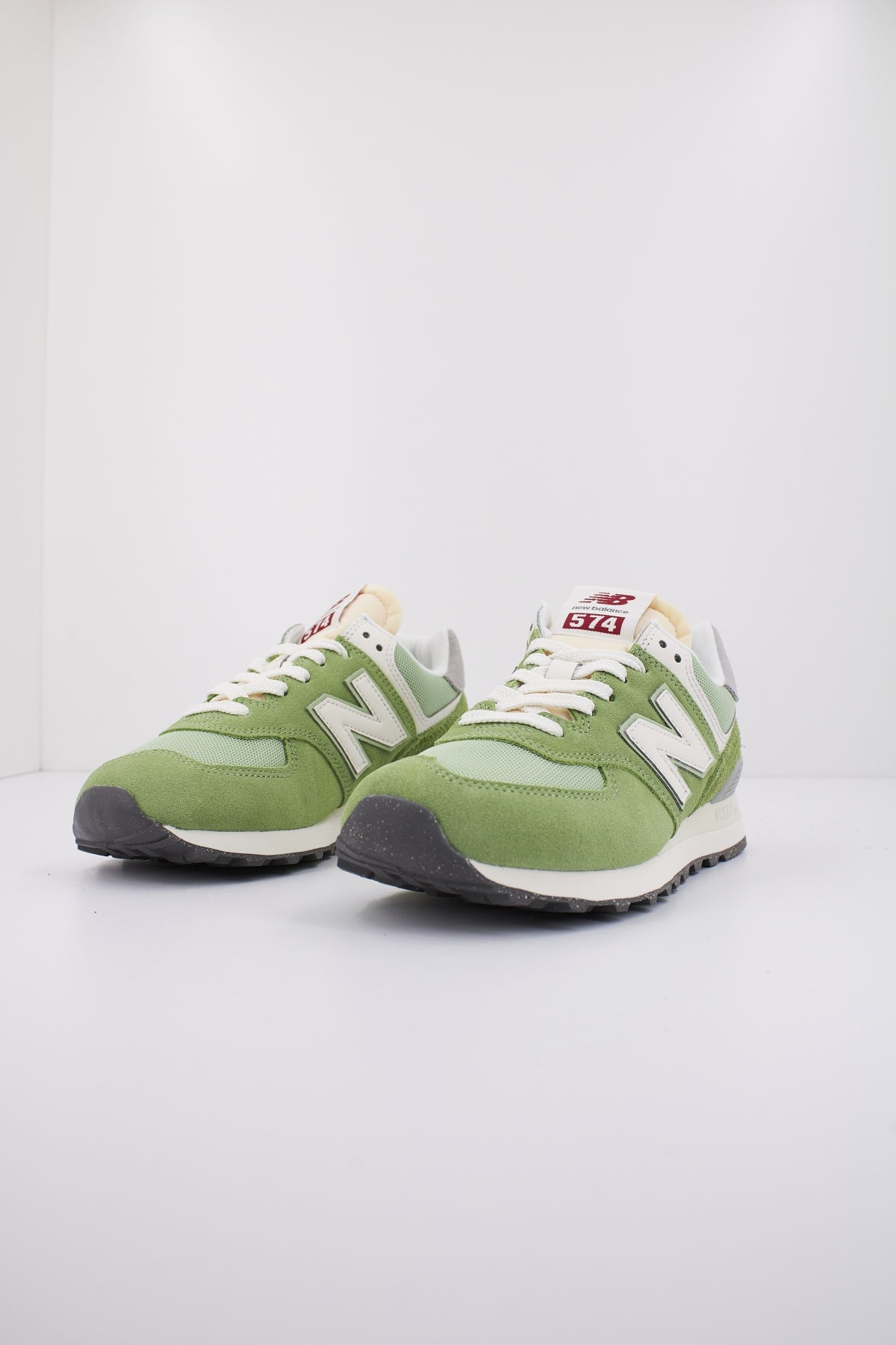 NEW BALANCE U RCC  en color VERDE  (2)