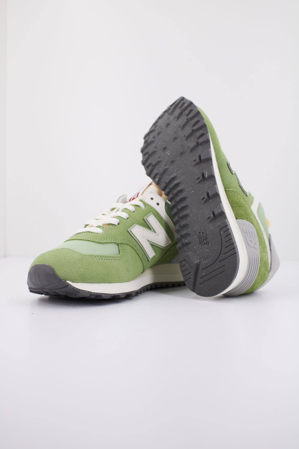 NEW BALANCE U RCC  en color VERDE  (4)