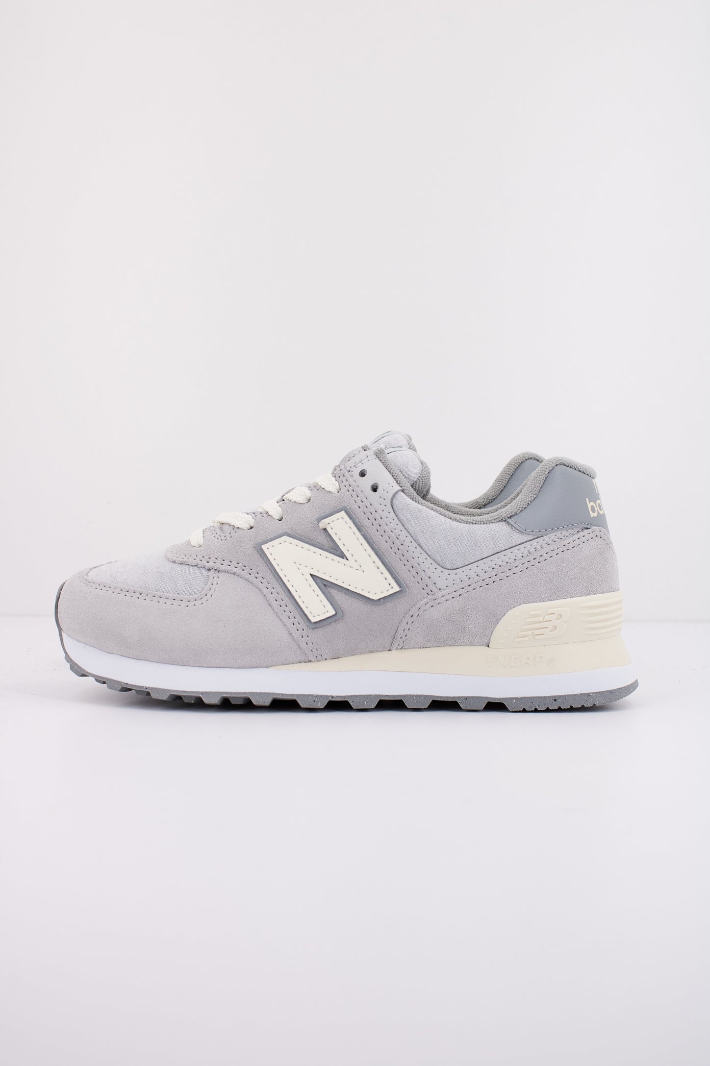 NEW BALANCE U GBG en color GRIS  (1)