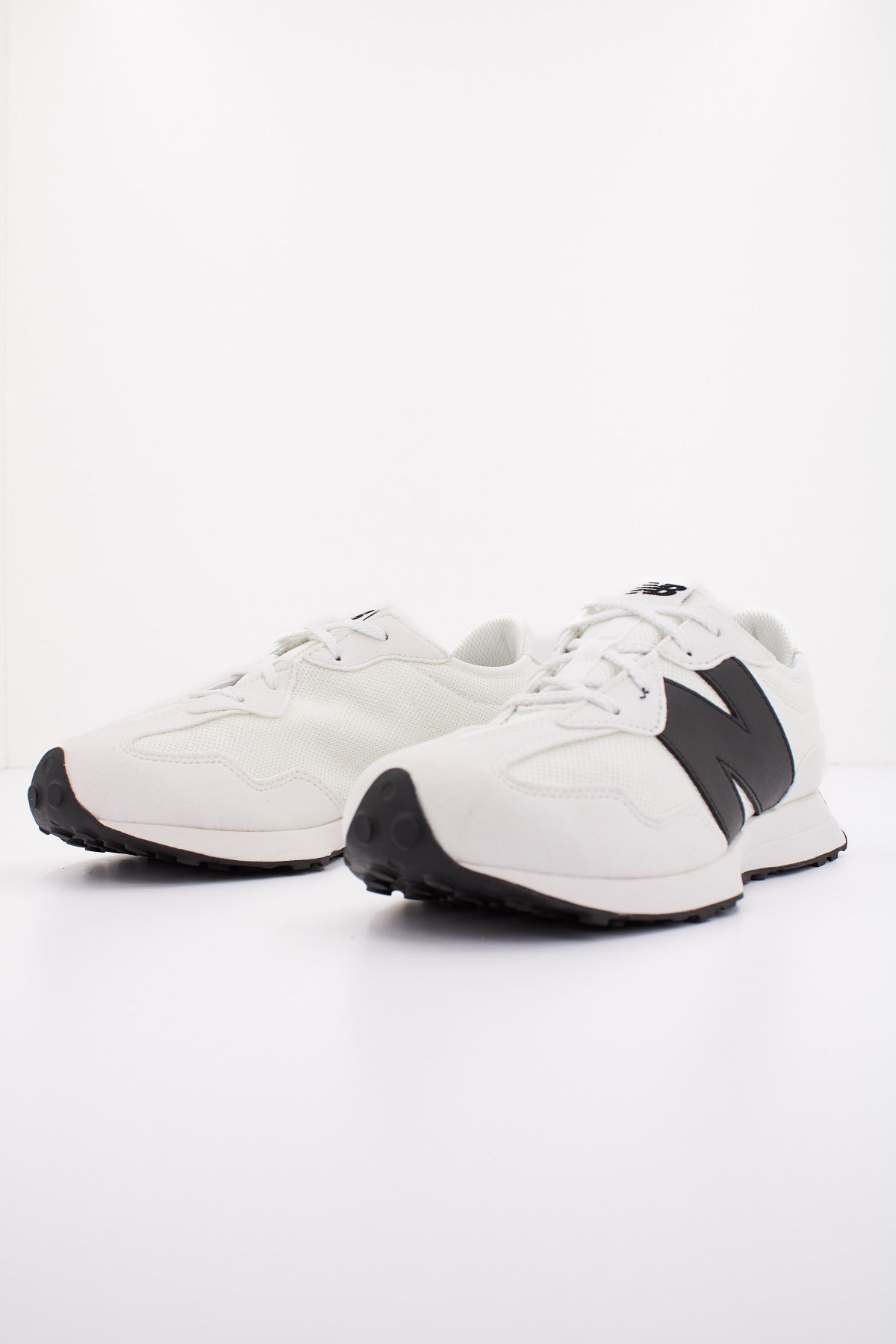 NEW BALANCE GS CWB en color BLANCO  (2)