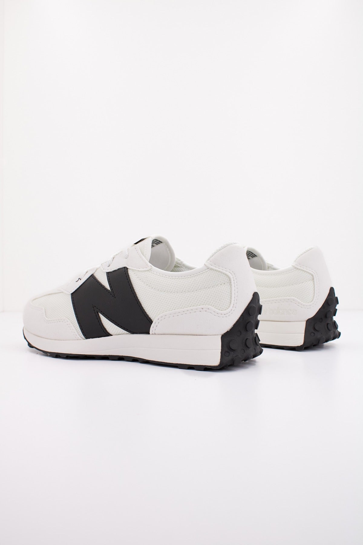 NEW BALANCE GS CWB en color BLANCO  (3)