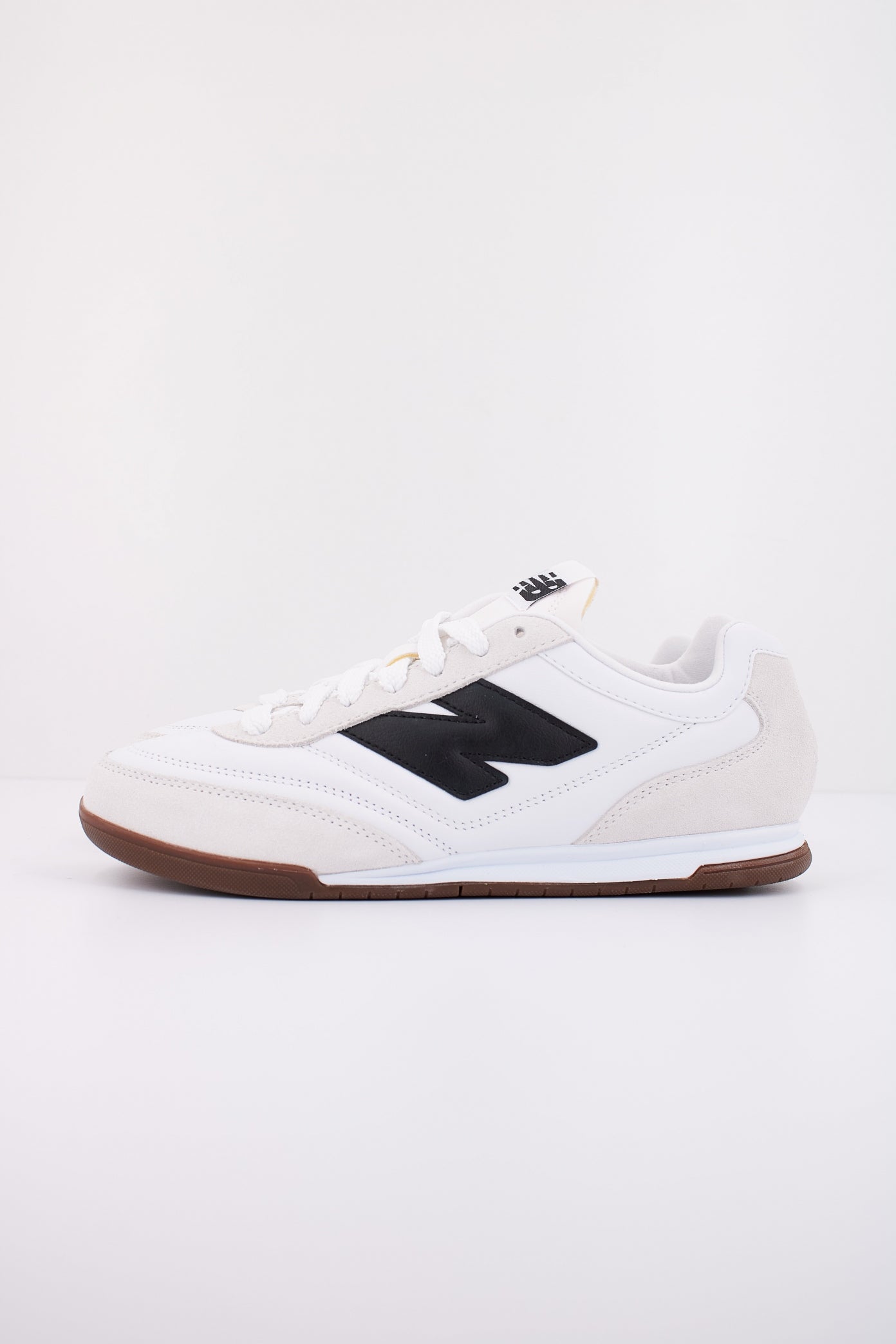 NEW BALANCE URC LA en color BLANCO  (1)