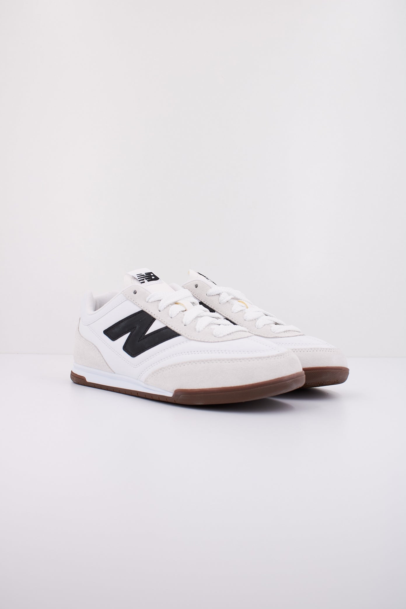 NEW BALANCE URC LA en color BLANCO  (2)