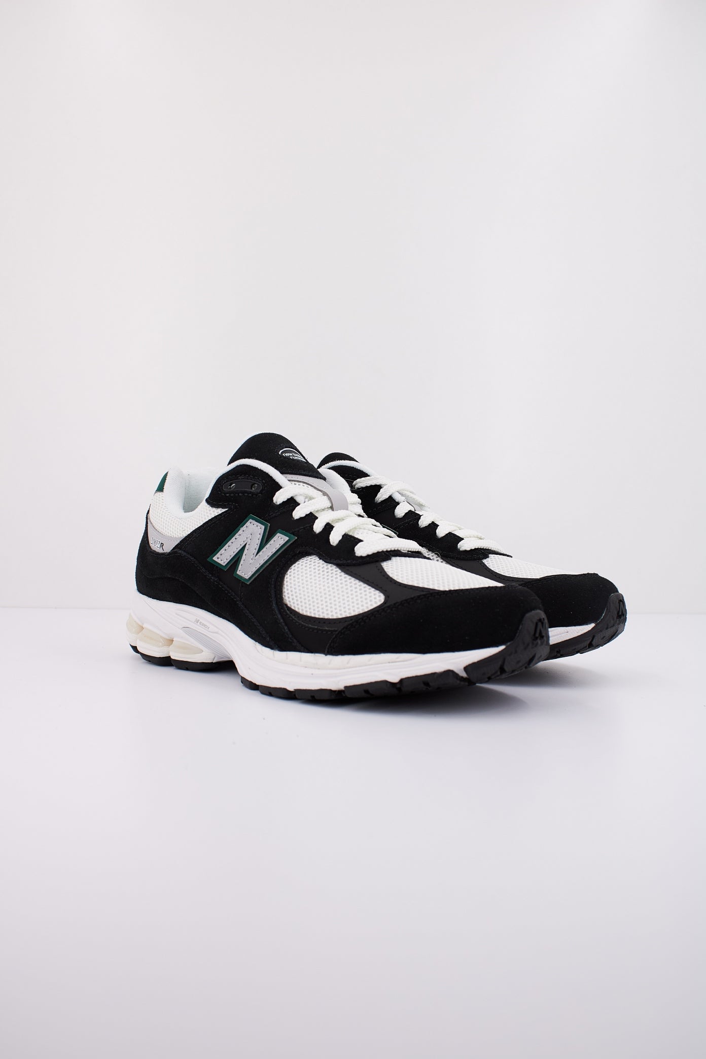 NEW BALANCE M RRA en color NEGRO  (2)