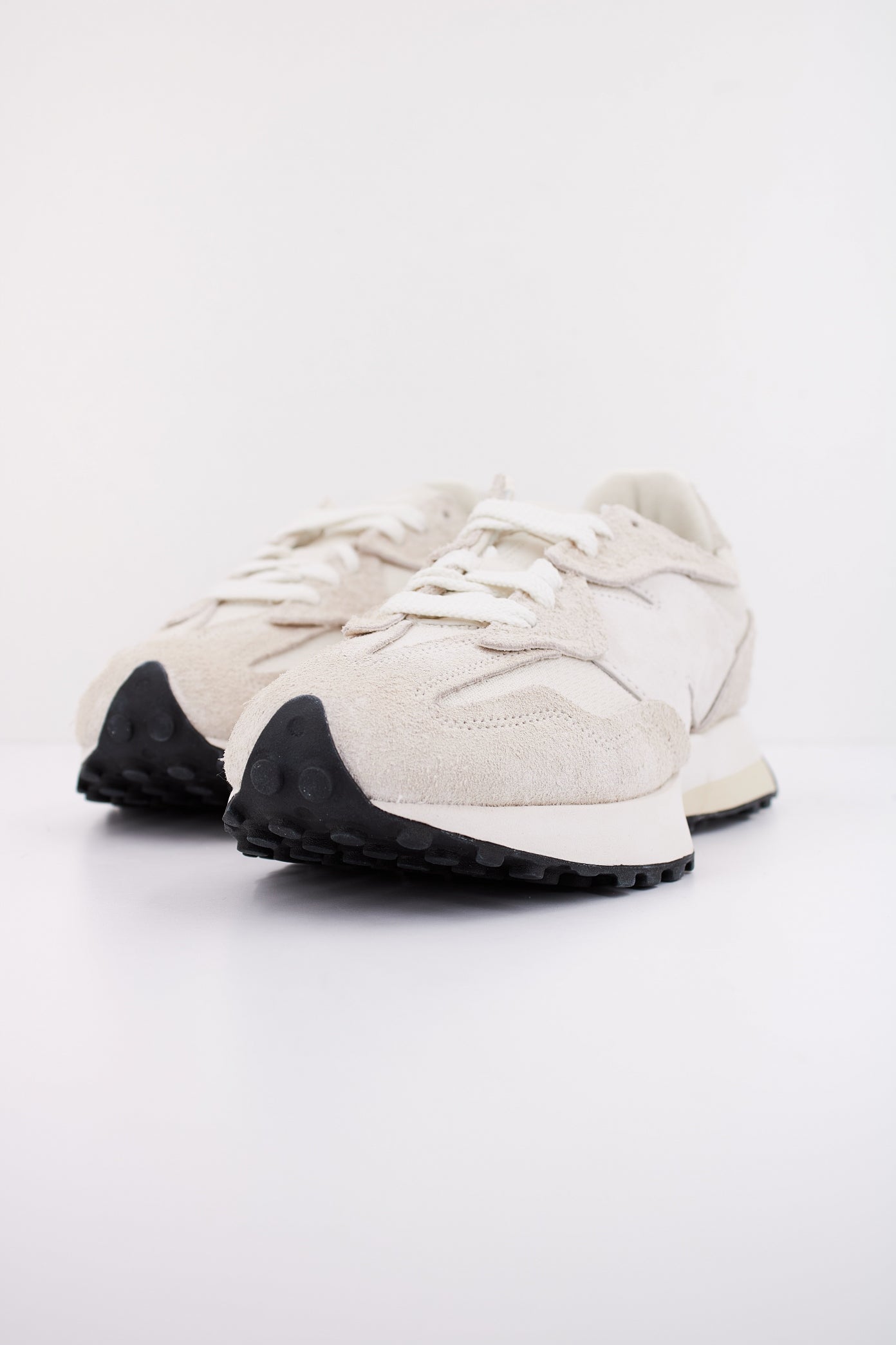 NEW BALANCE U WTH en color BLANCO  (2)