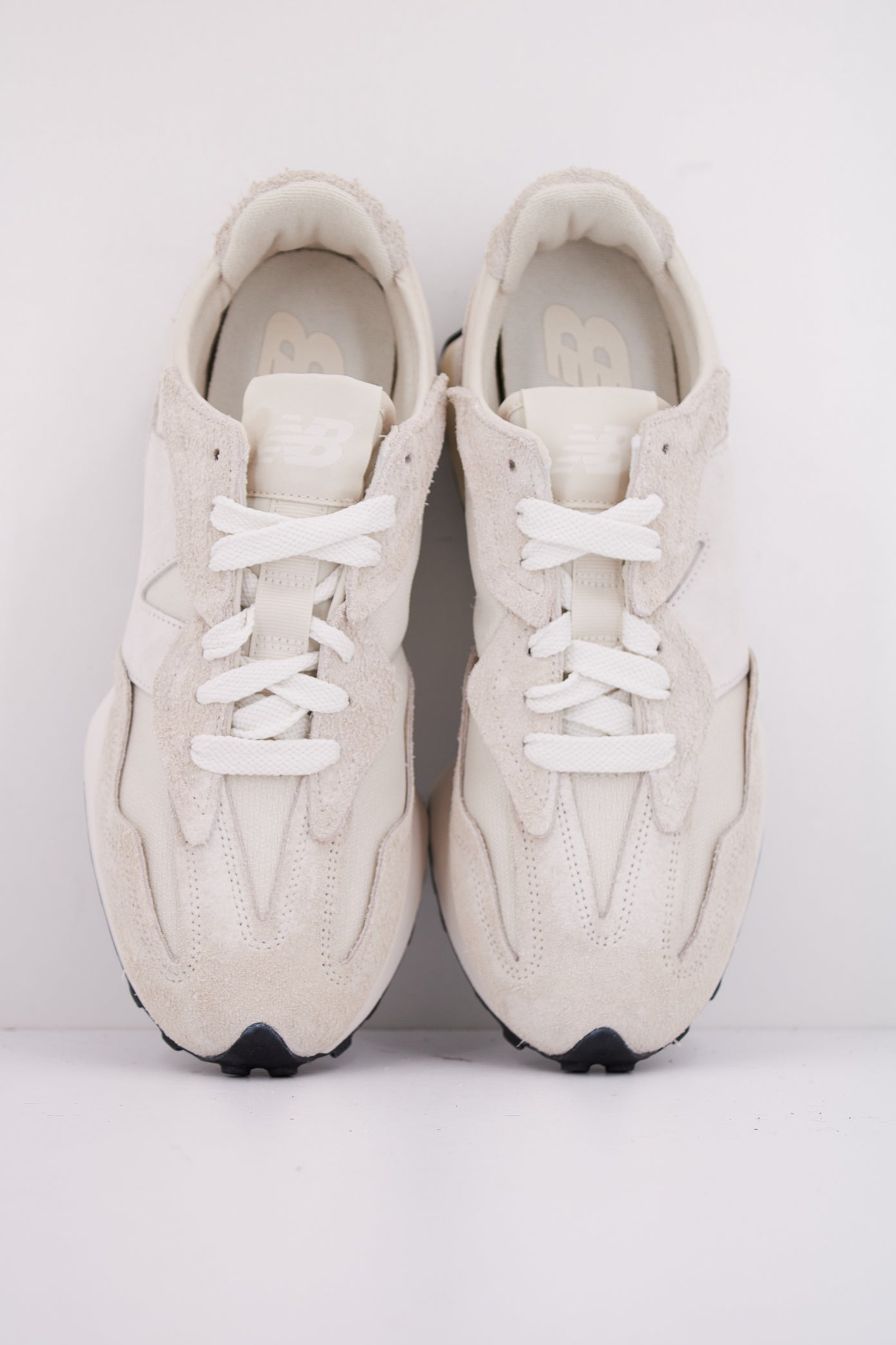 NEW BALANCE U WTH en color BLANCO  (3)