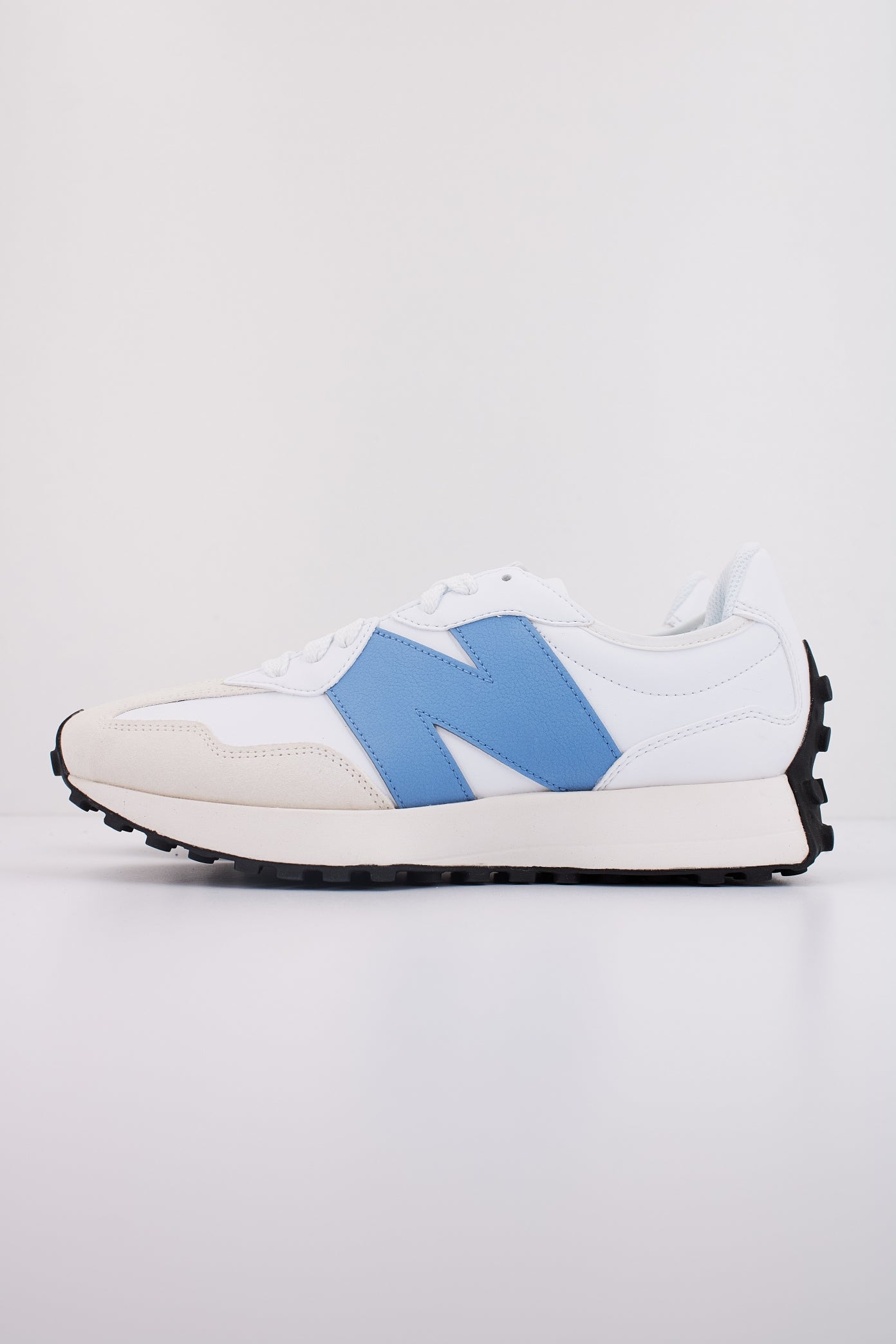 NEW BALANCE U SKB  en color BLANCO  (1)