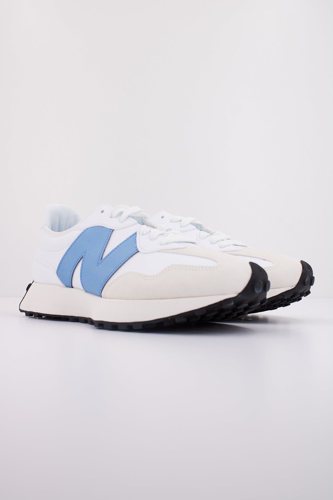 NEW BALANCE U SKB  en color BLANCO  (2)