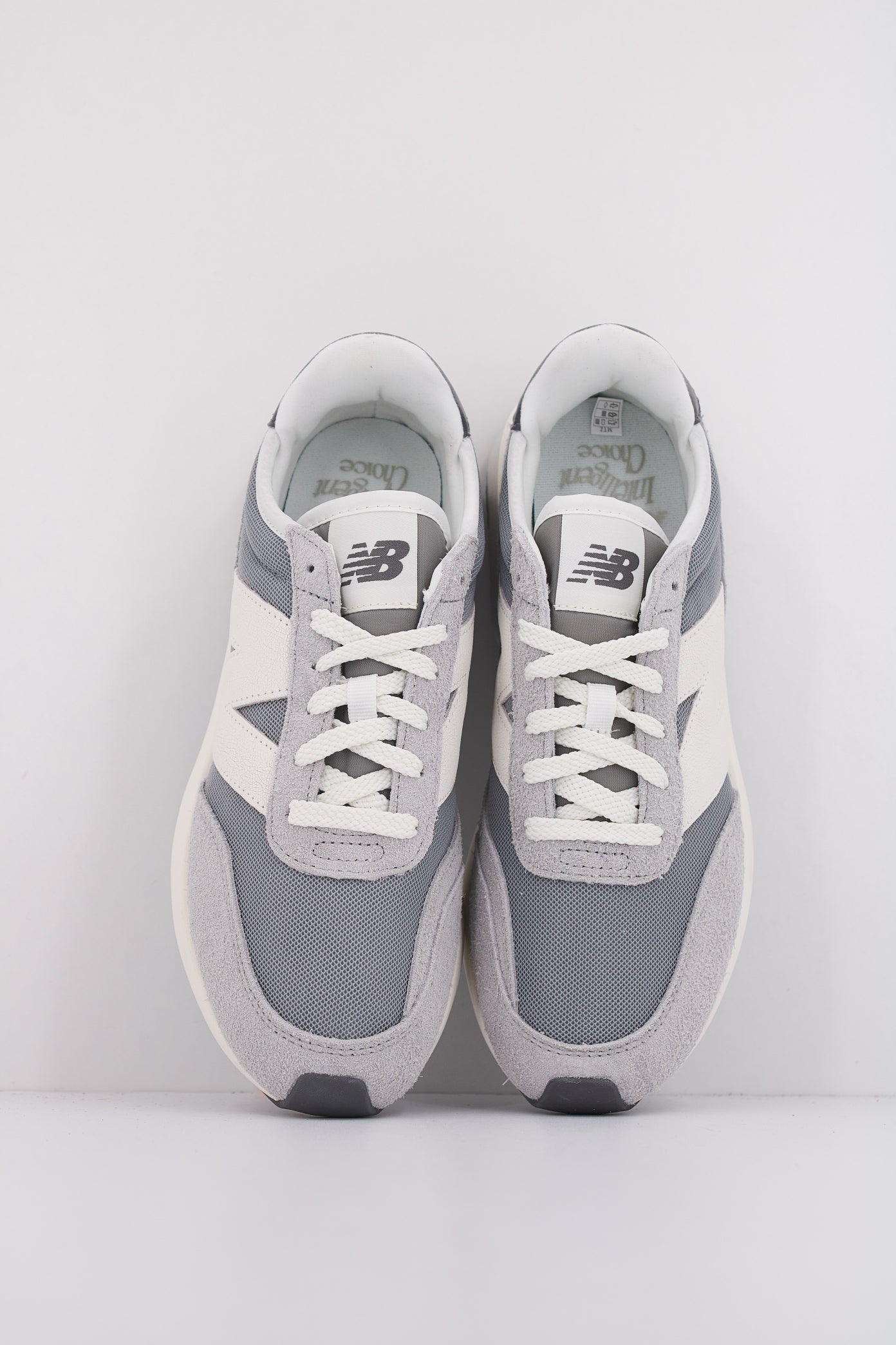 NEW BALANCE U en color GRIS  (3)