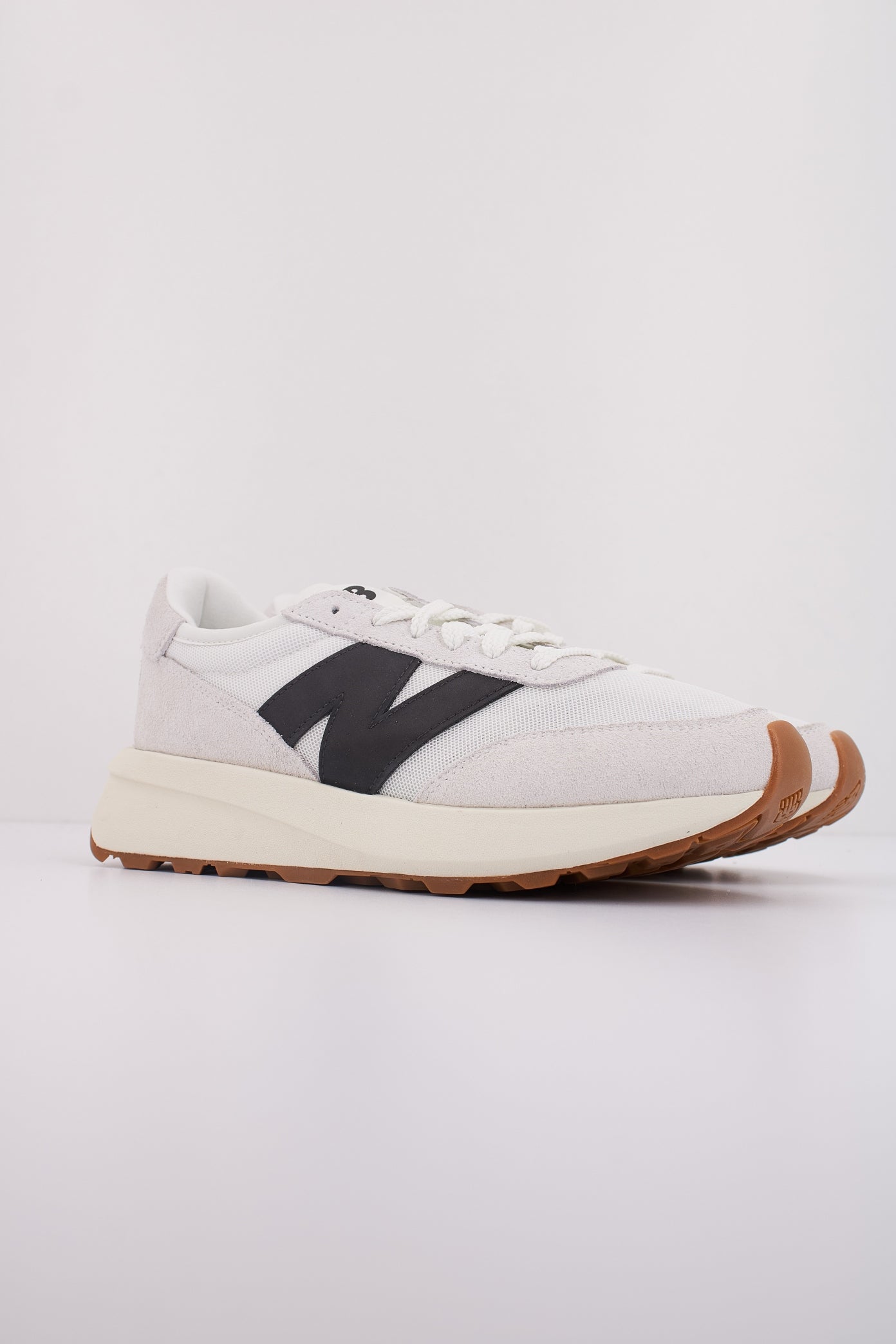 NEW BALANCE U CA en color BLANCO  (2)