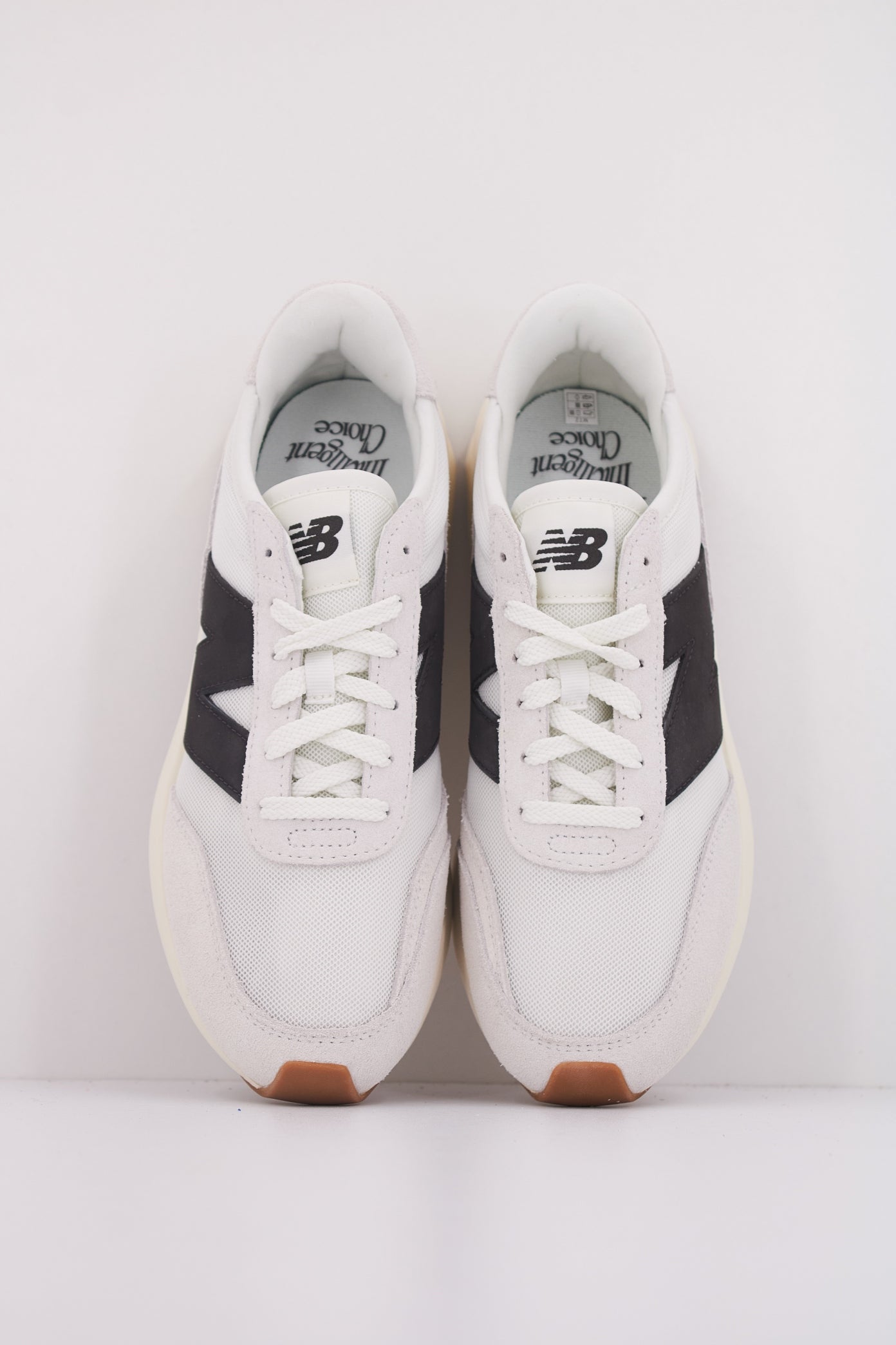 NEW BALANCE U CA en color BLANCO  (3)