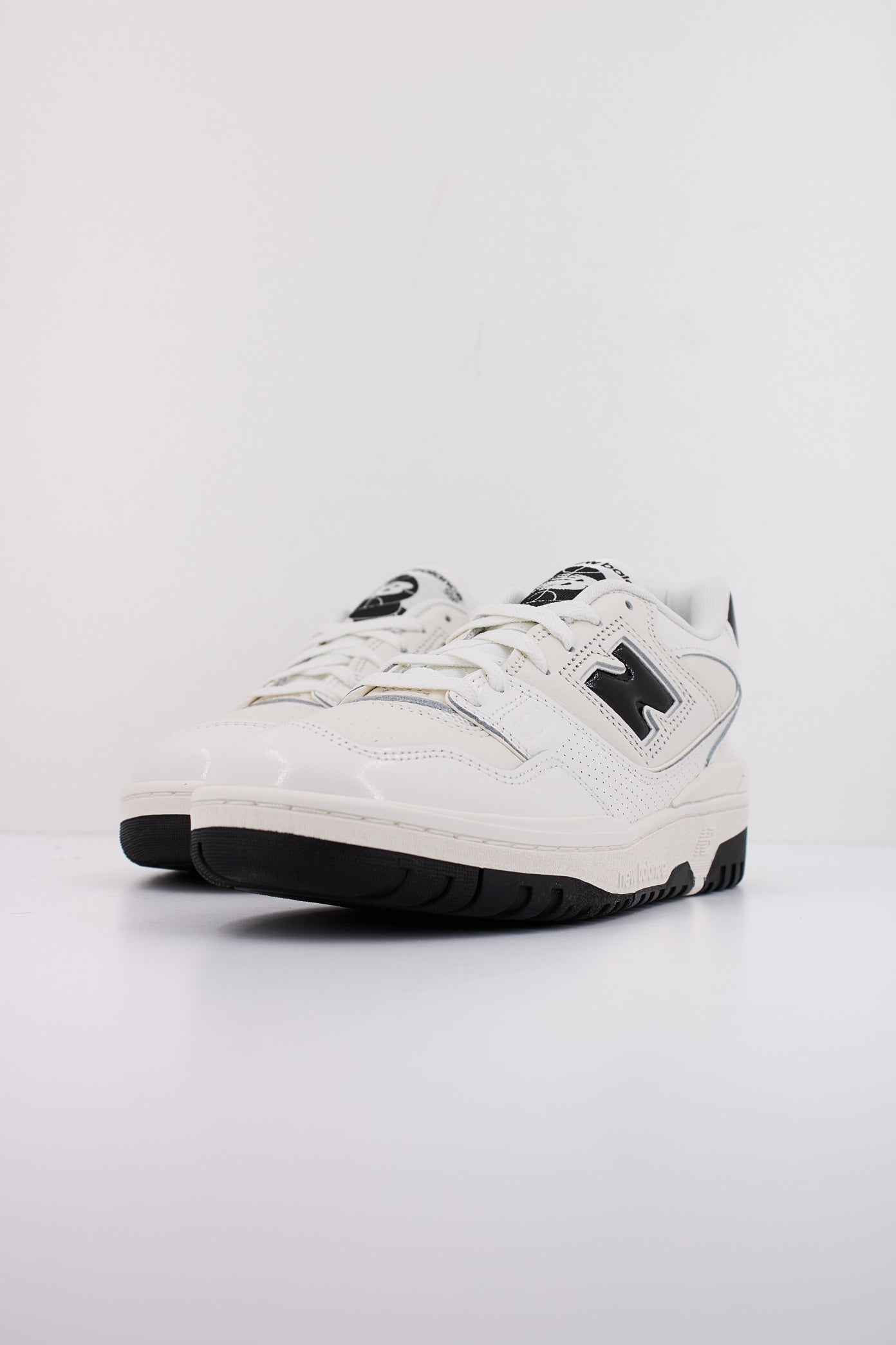 NEW BALANCE BB YKF  en color BLANCO  (2)