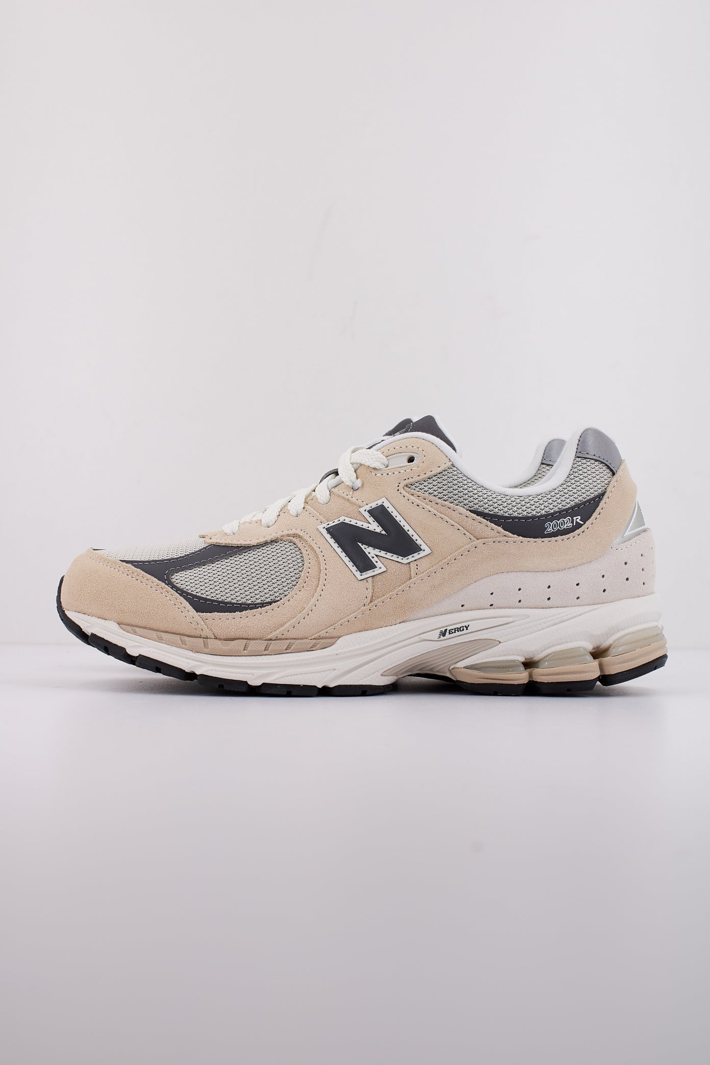 NEW BALANCE M  en color BEIS  (1)