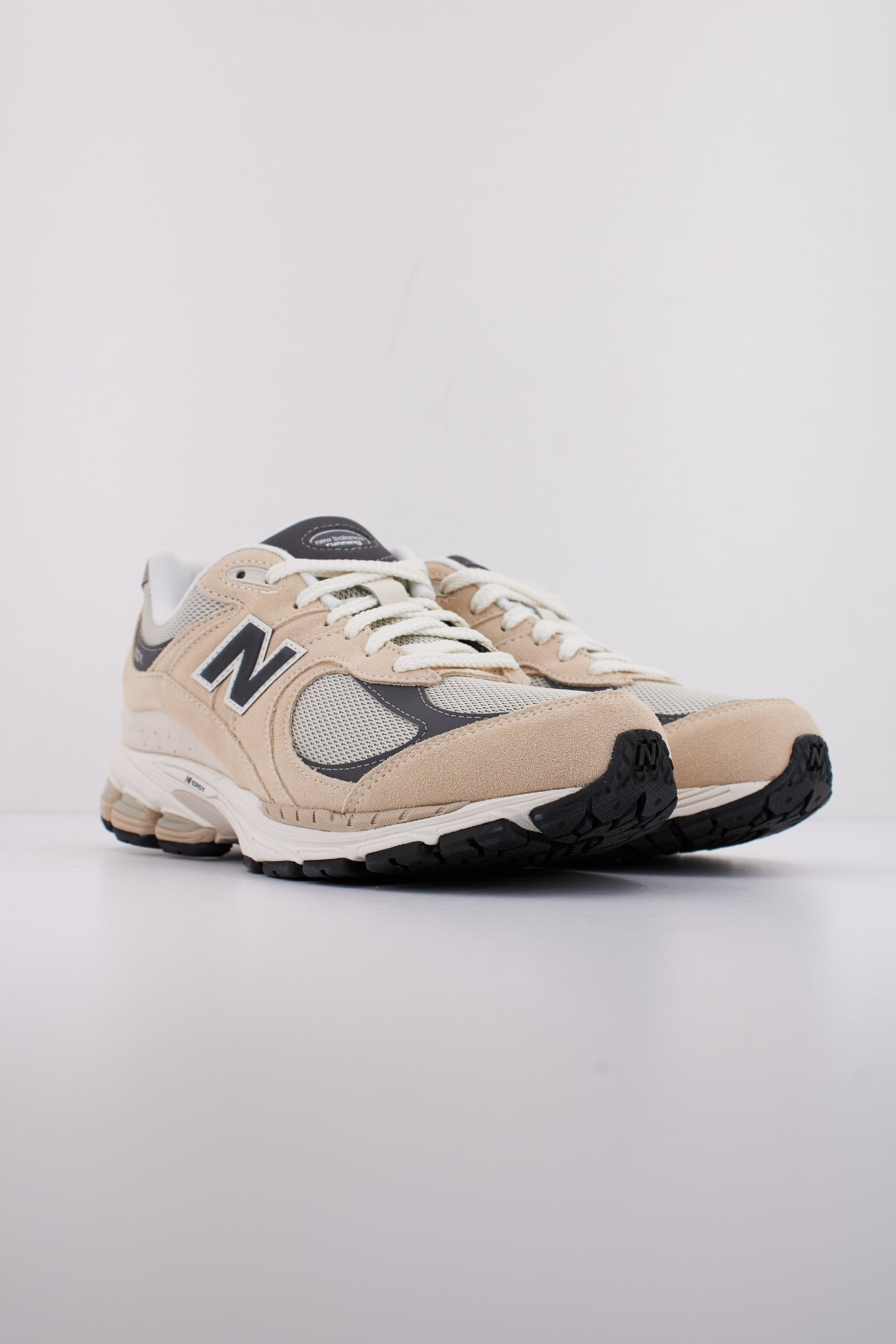 NEW BALANCE M  en color BEIS  (2)