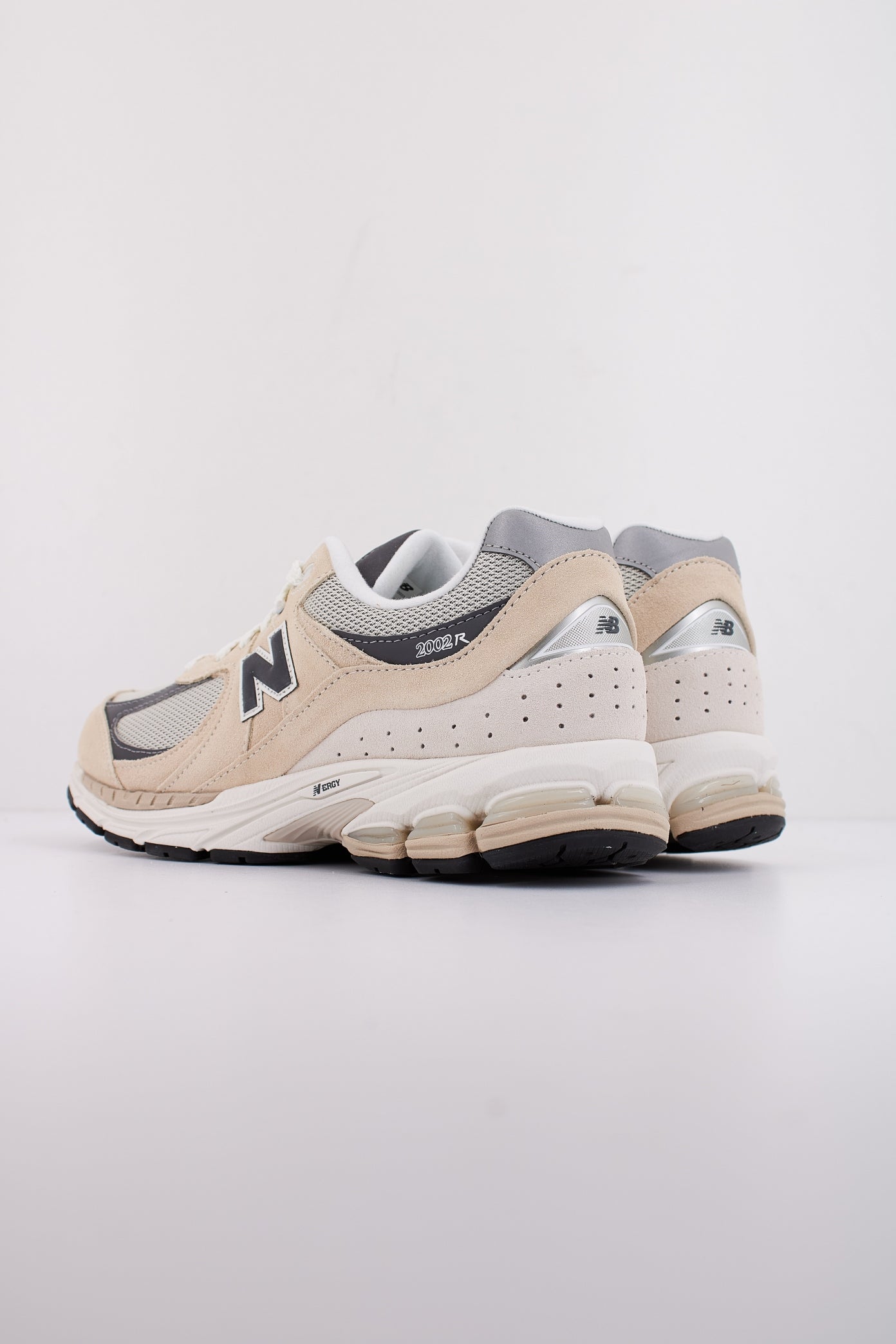 NEW BALANCE M  en color BEIS  (4)