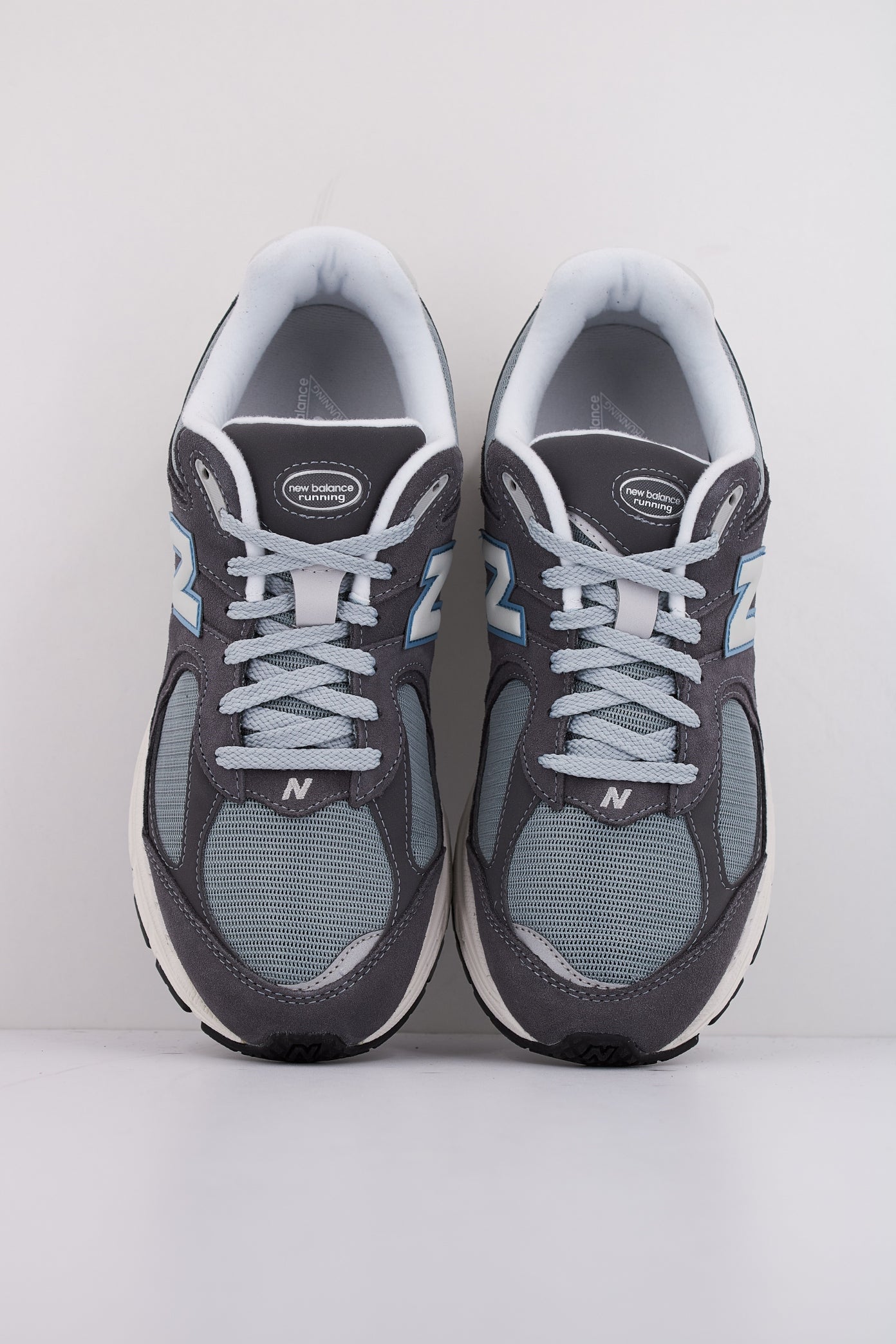 NEW BALANCE M RFB en color GRIS  (3)