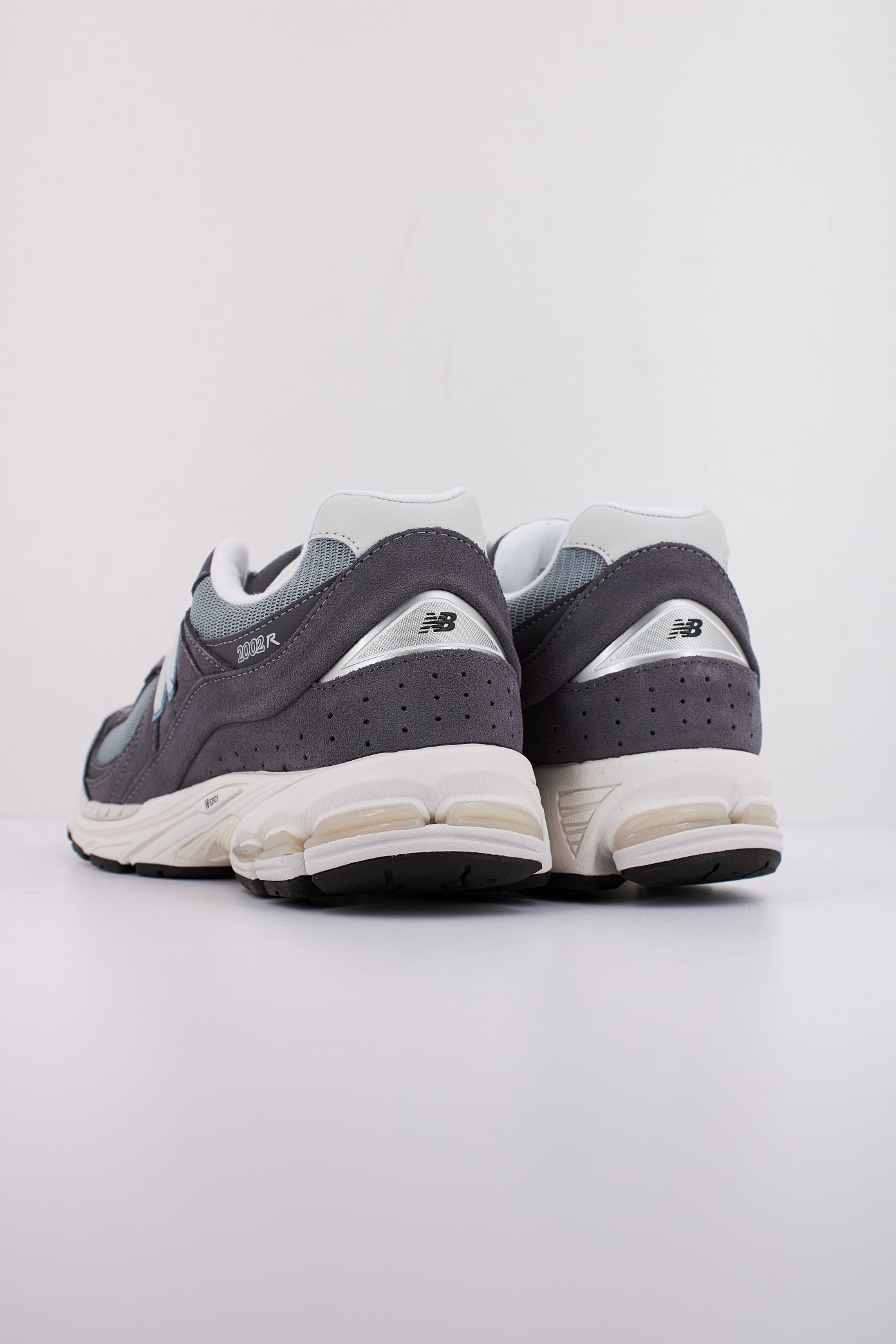 NEW BALANCE M RFB en color GRIS  (4)