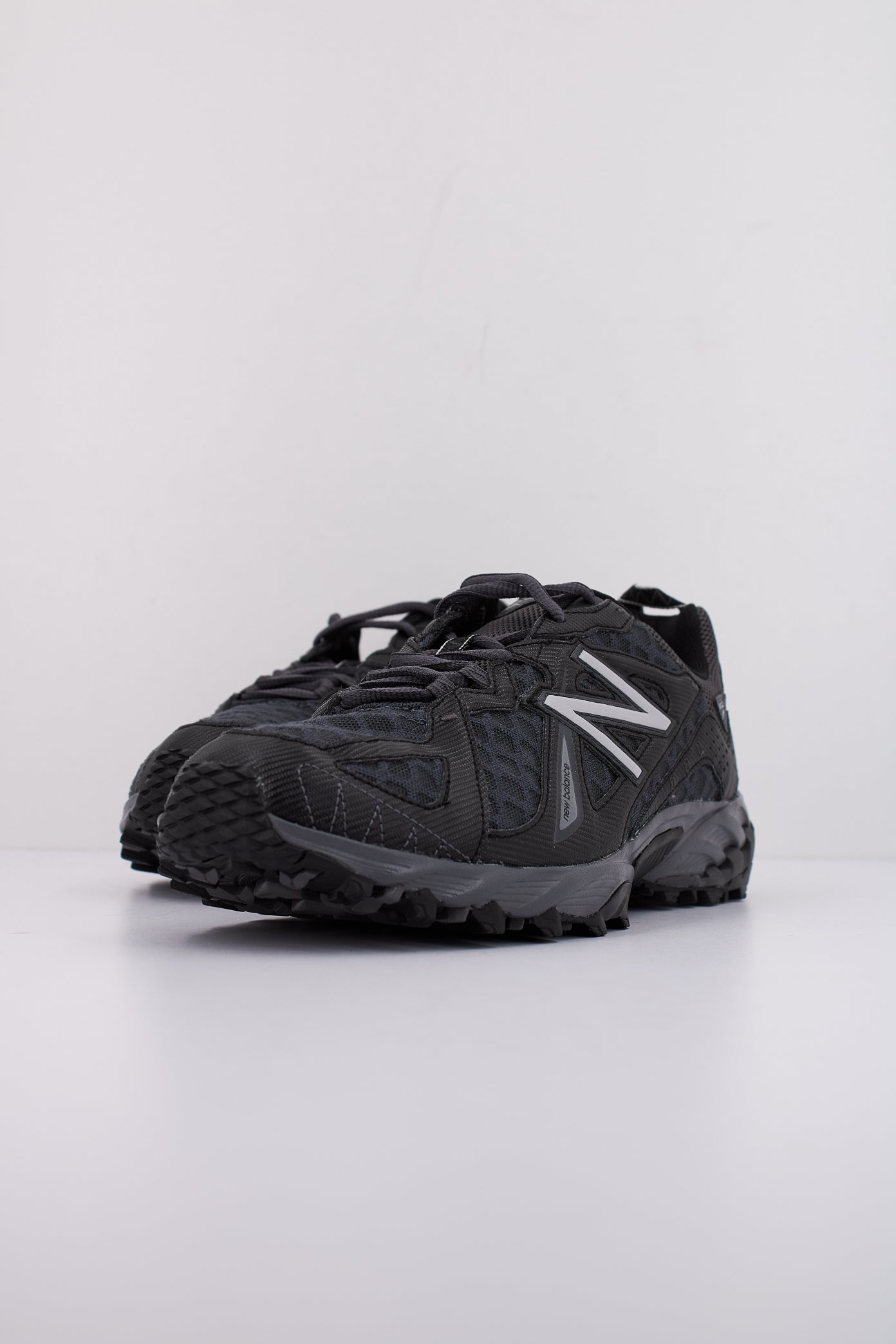 NEW BALANCE ML TAQ en color NEGRO  (2)