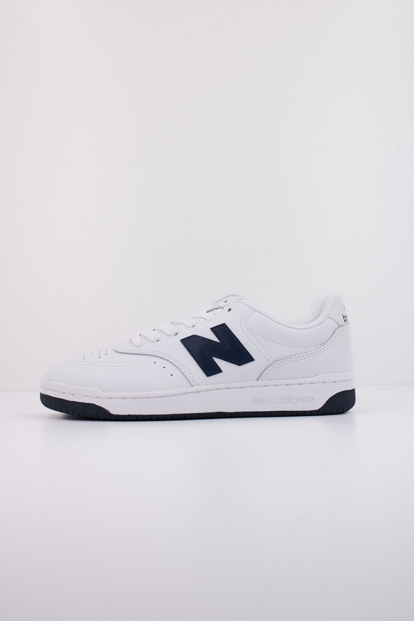 NEW BALANCE BB  en color BLANCO  (1)