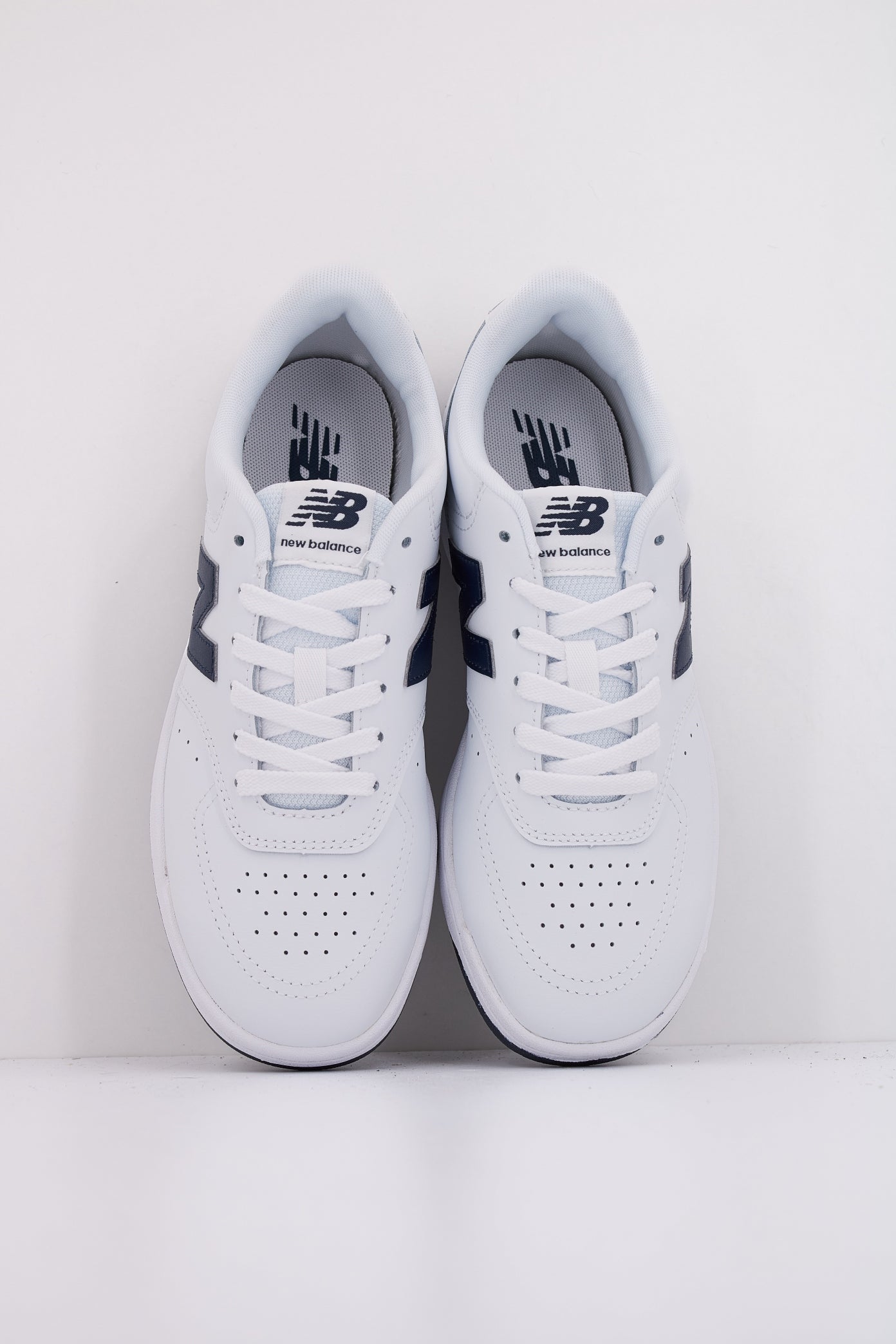 NEW BALANCE BB  en color BLANCO  (3)