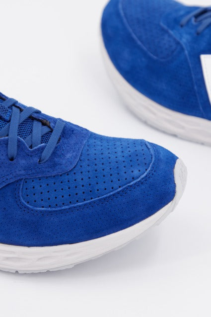 NEW BALANCE MFL FE  en color AZUL  (3)