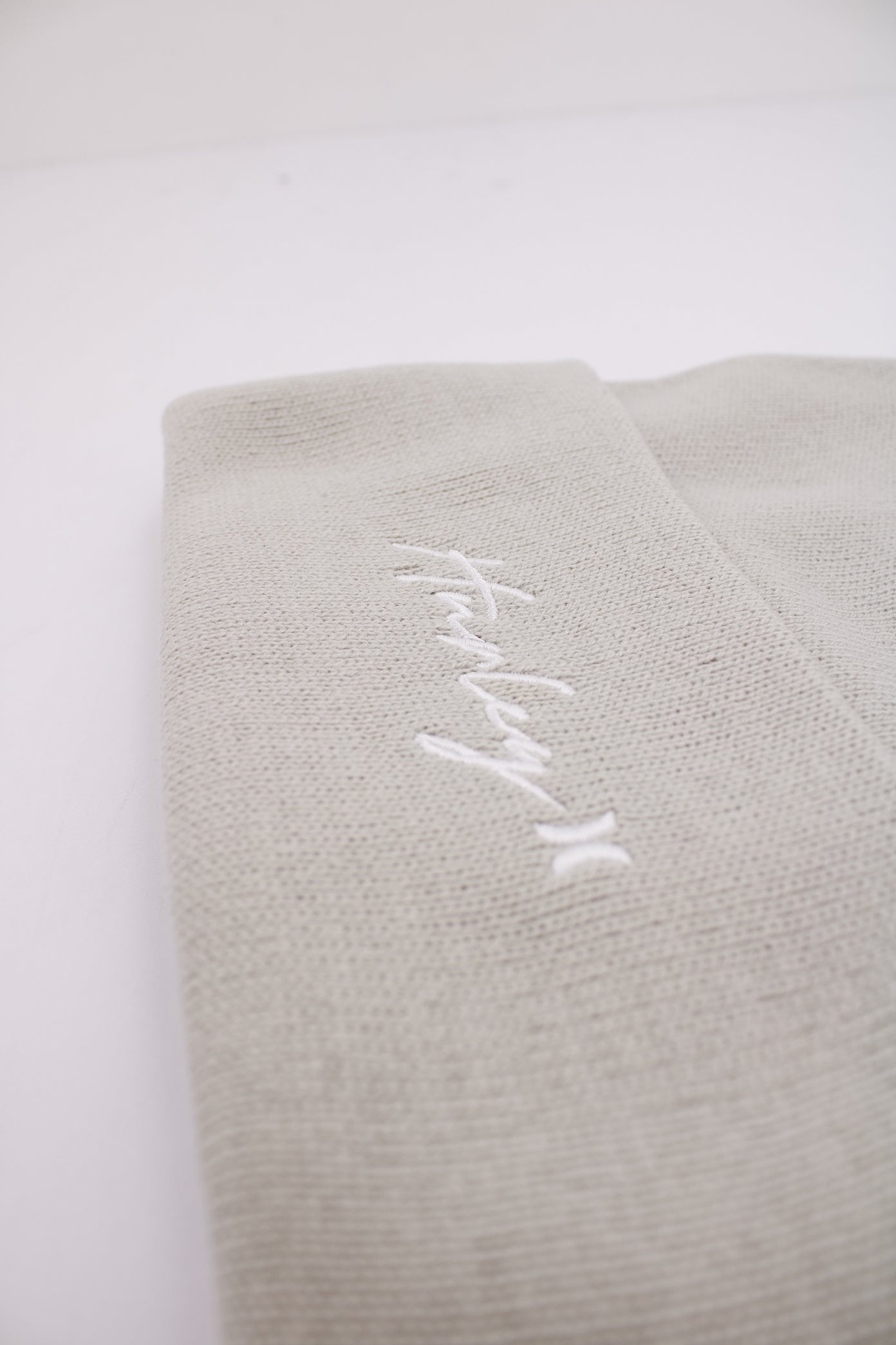 HURLEY  W SCRIPT CUFF . BEANIE en color VERDE  (3)