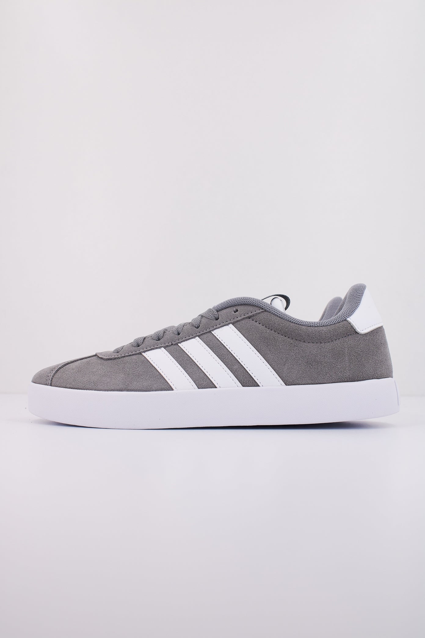 ADIDAS VL COURT . en color GRIS  (1)