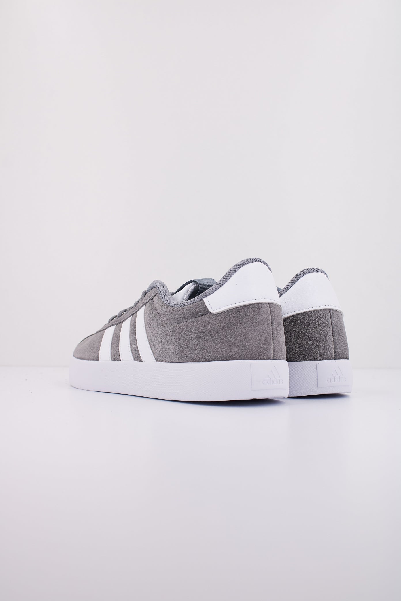 ADIDAS VL COURT . en color GRIS  (4)