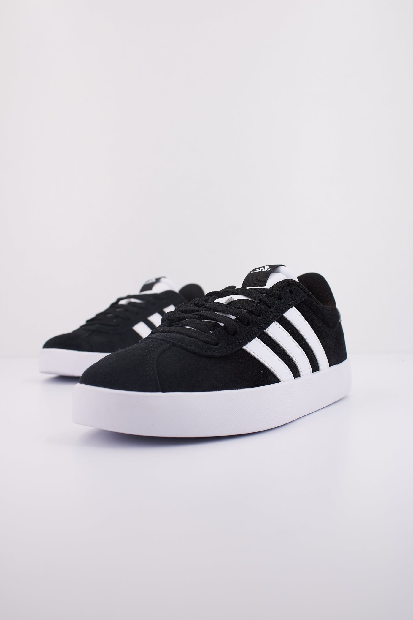 ADIDAS VL COURT . en color NEGRO  (2)