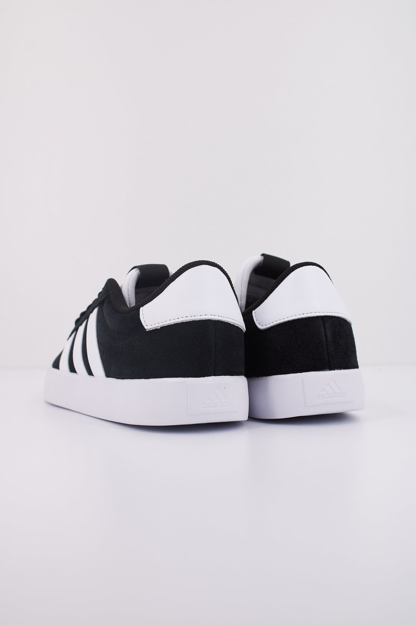 ADIDAS VL COURT . en color NEGRO  (4)