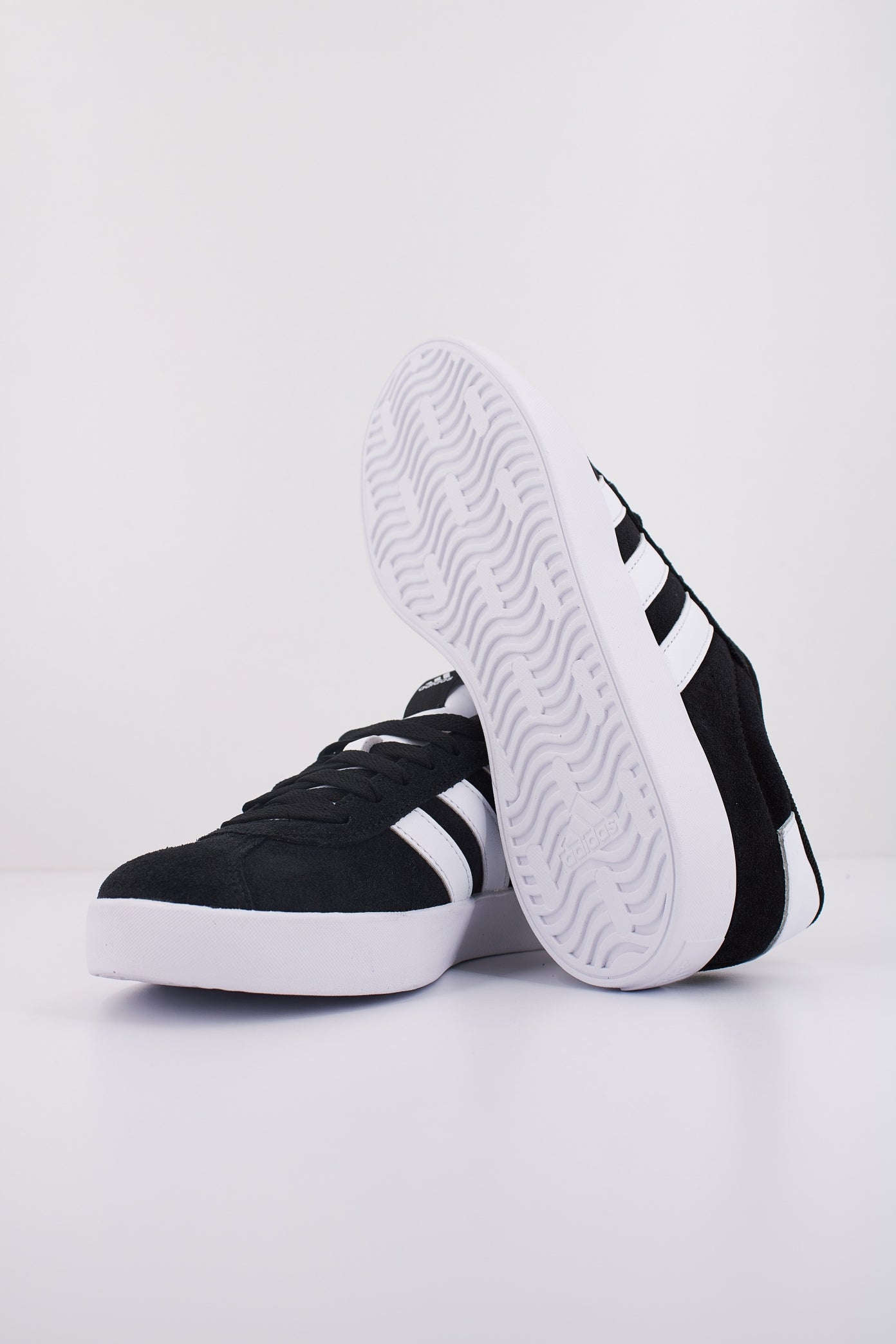 ADIDAS VL COURT . en color NEGRO  (5)