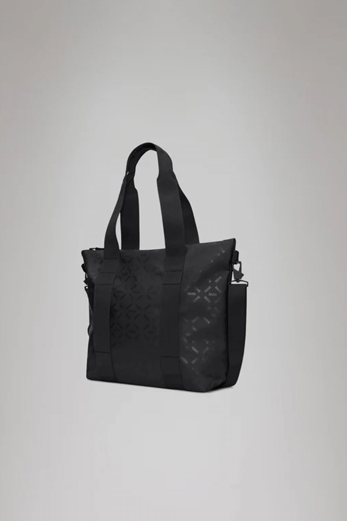 RAINS TOTE BAG MINI en color NEGRO  (2)