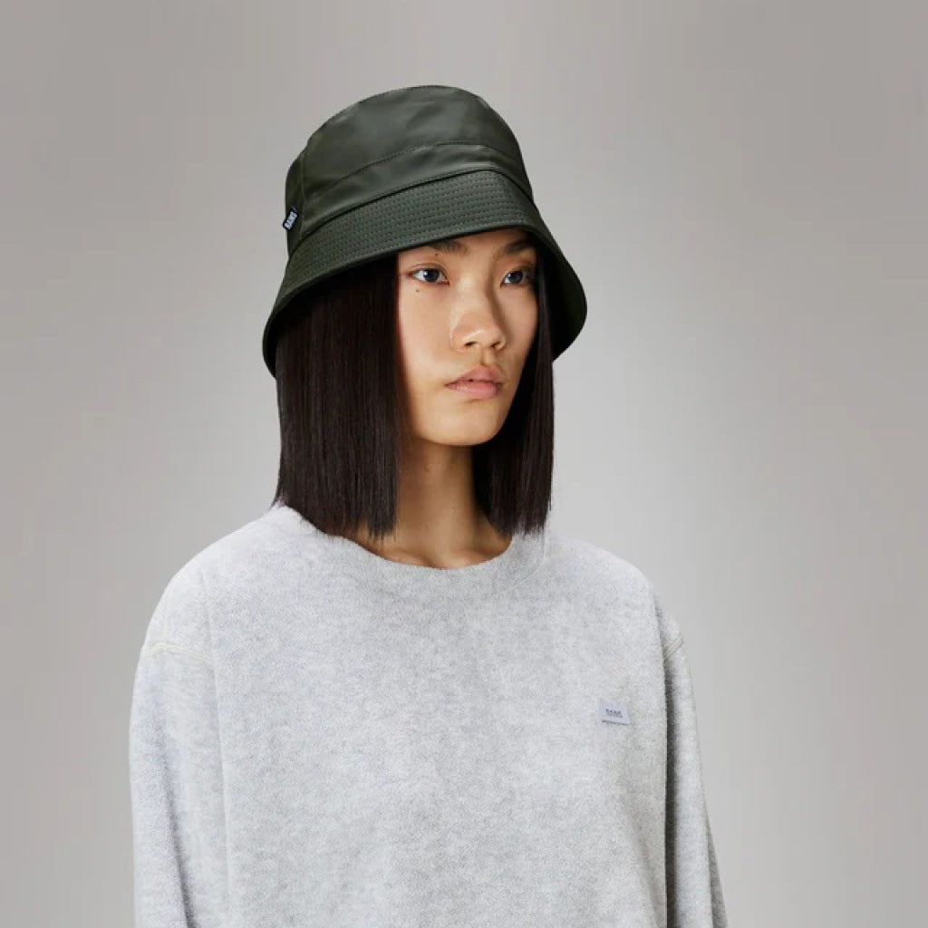 RAINS BUCKET HAT en color VERDE  (6)