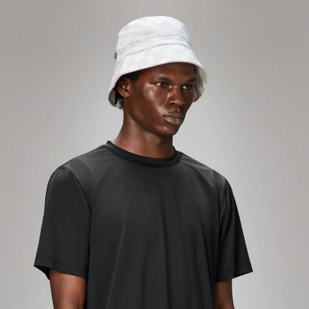 RAINS BUCKET HAT en color BLANCO  (5)