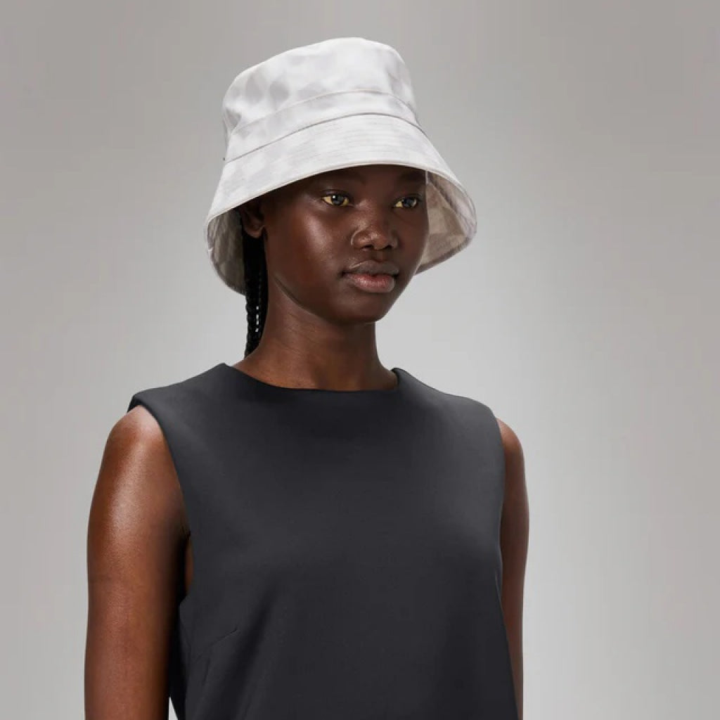 RAINS BUCKET HAT en color BLANCO  (6)