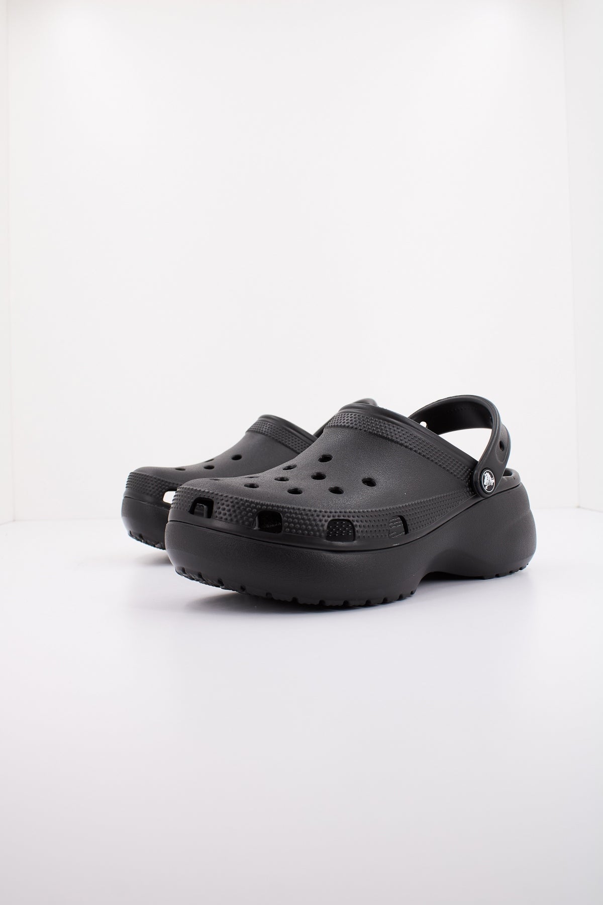 CROCS CLASSIC PLATFORM CLOG W en color NEGRO  (2)