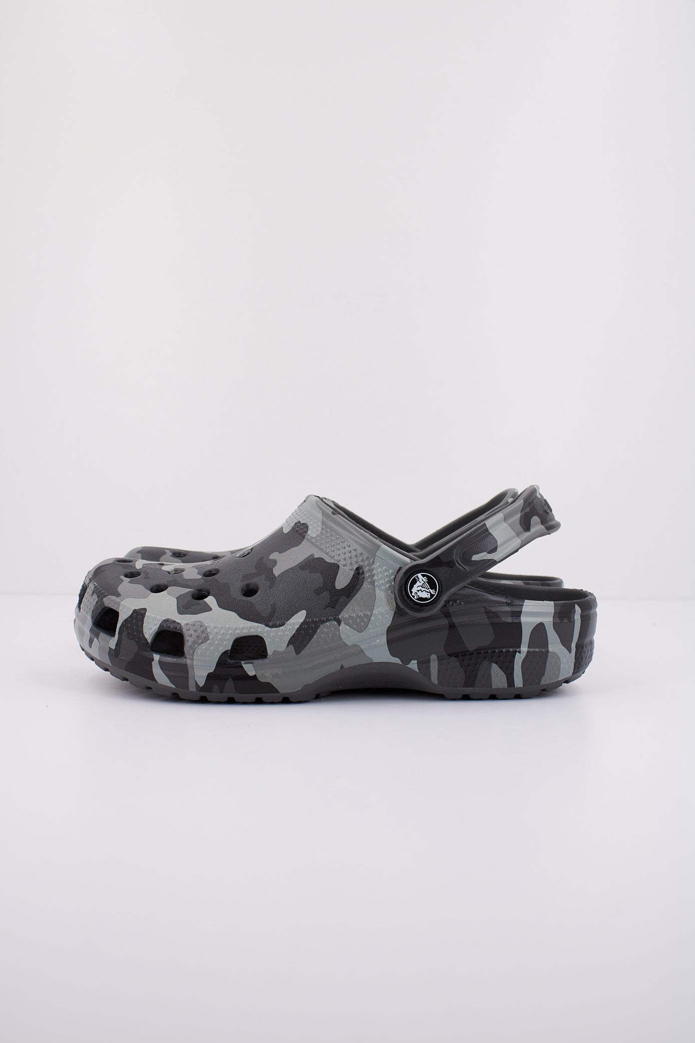 CROCS CLASSIC PRINTED CAMO CLOG en color GRIS  (1)