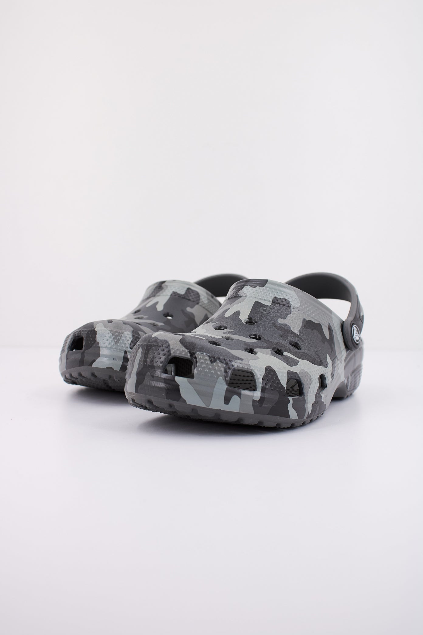 CROCS CLASSIC PRINTED CAMO CLOG en color GRIS  (2)