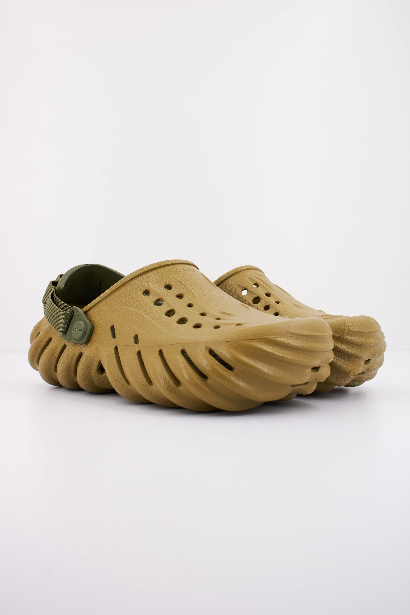 CROCS ECHO CLOG en color VERDE  (2)