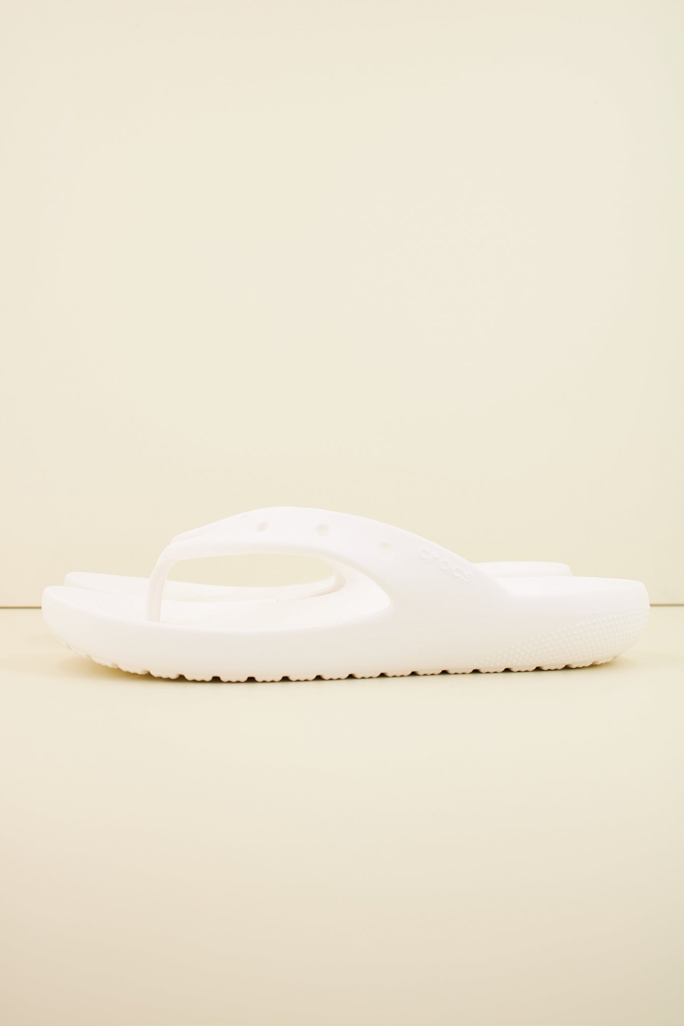 CROCS CLASSIC FLIP V en color BLANCO  (1)