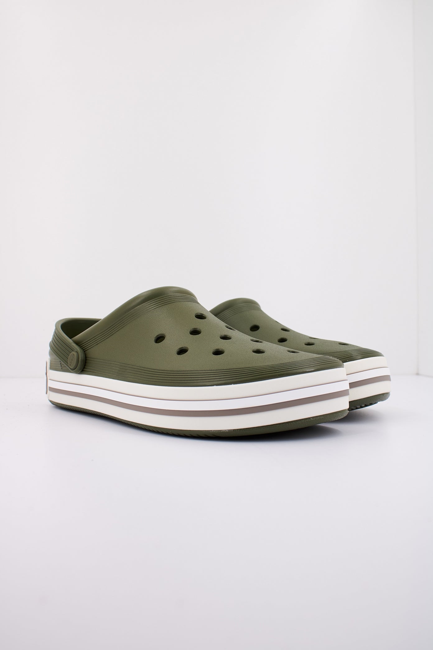 CROCS OFF COURT LOGO CLOG en color VERDE  (2)